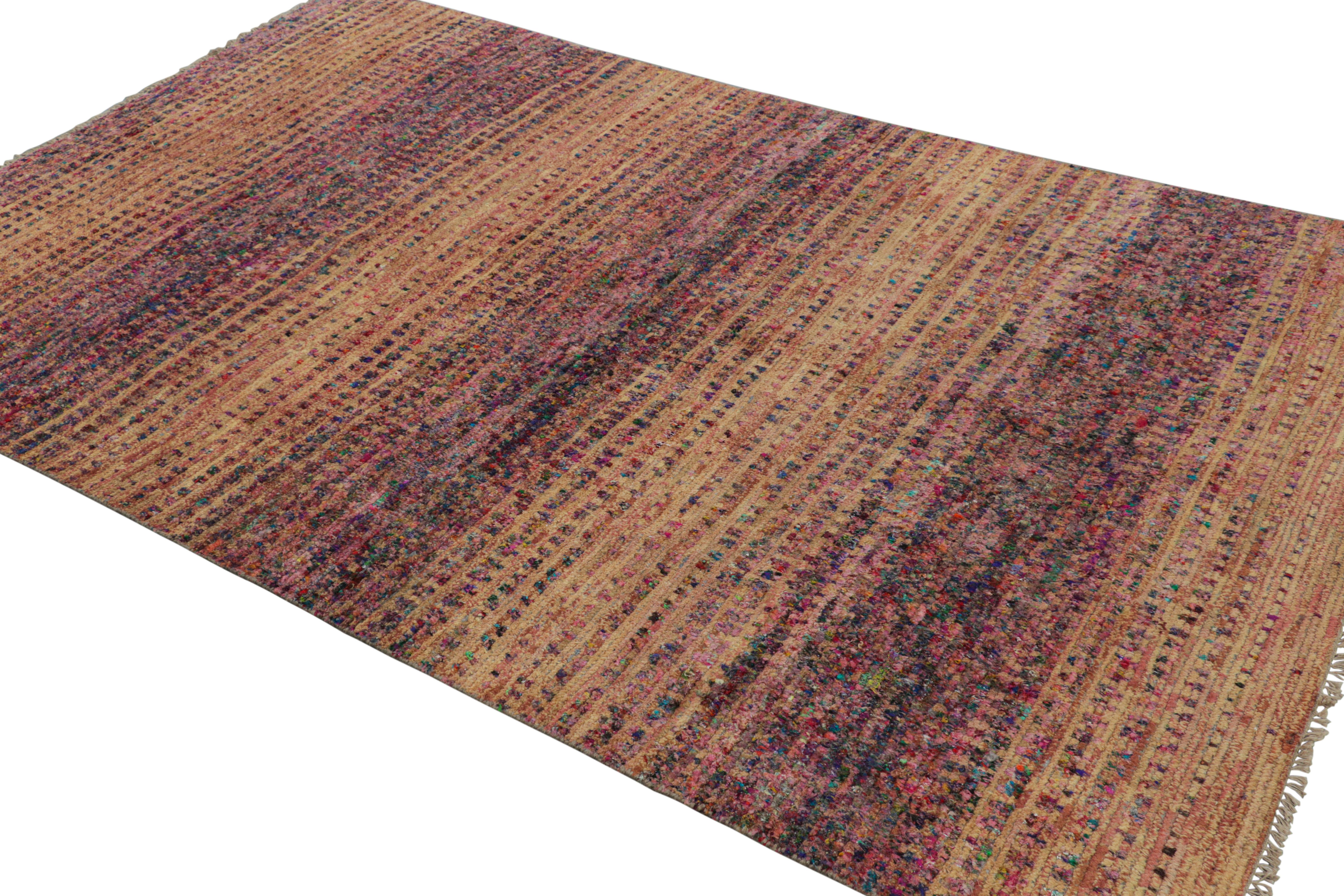 Rug & Kilim: un tappeto contemporaneo con motivi geometrici policromatici e striature In condizioni Nuovo in vendita a Long Island City, NY