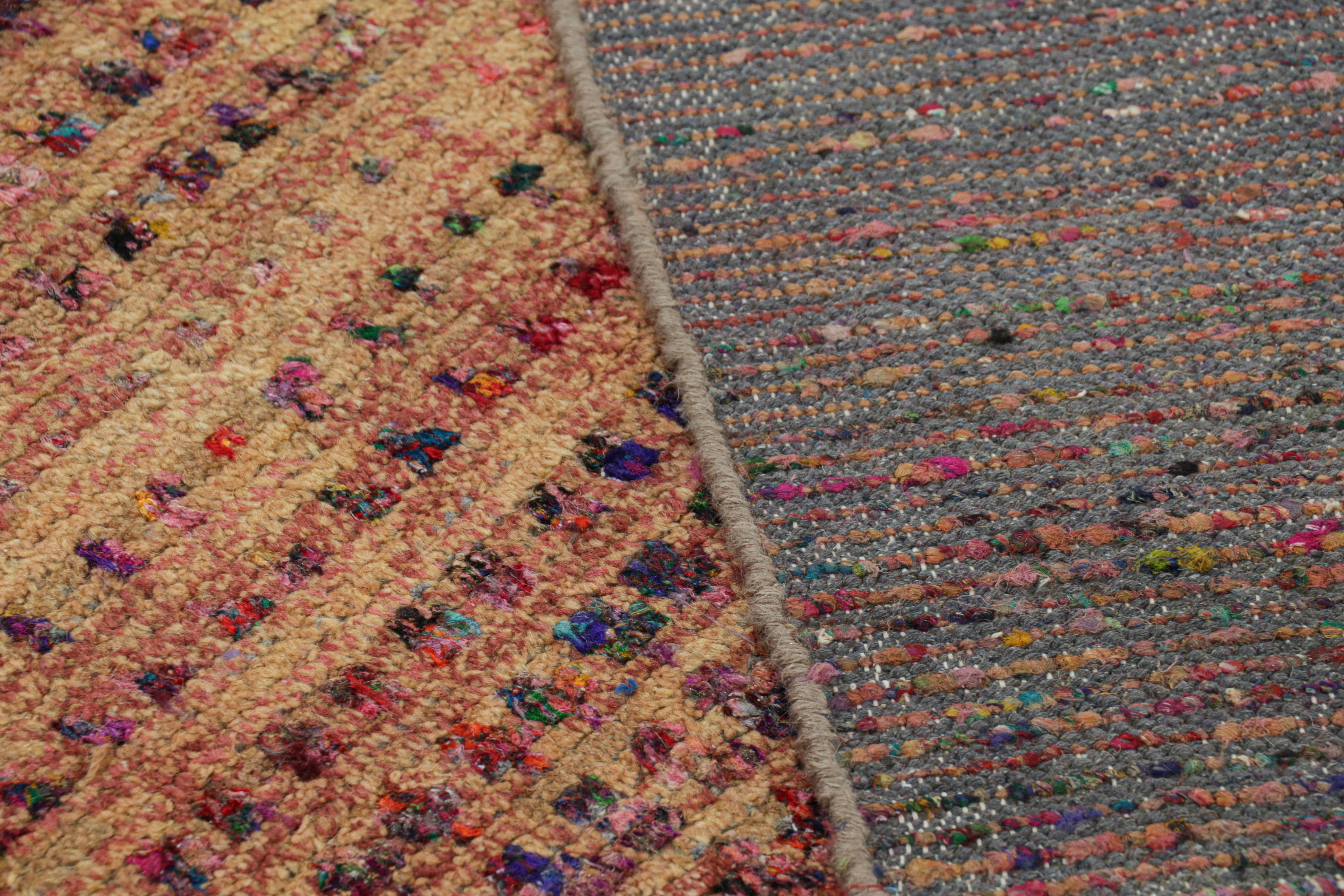 XXI secolo e contemporaneo Rug & Kilim: un tappeto contemporaneo con motivi geometrici policromatici e striature