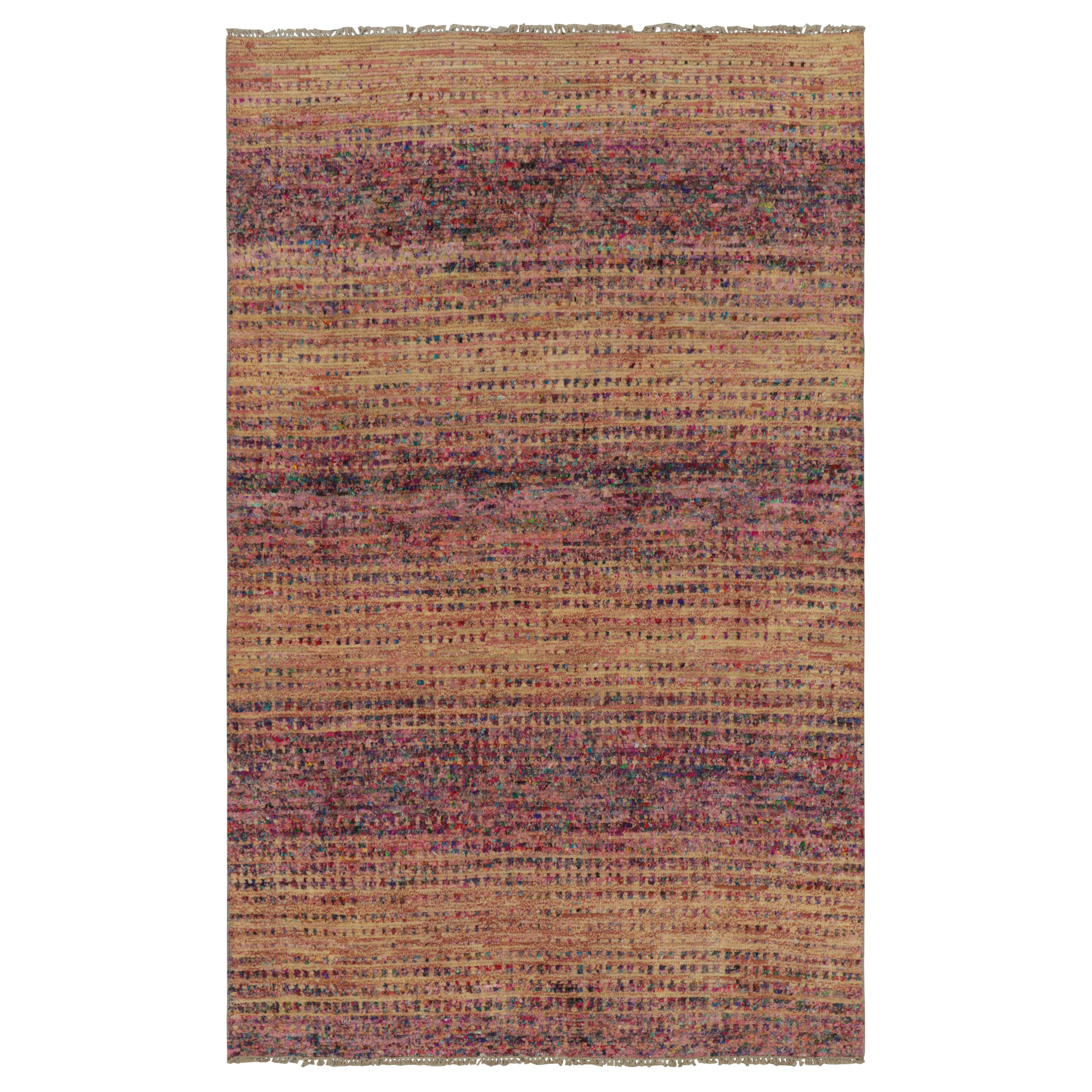 Tapis contemporain de Rug & Kilim à motifs géométriques polychromes et à rayures