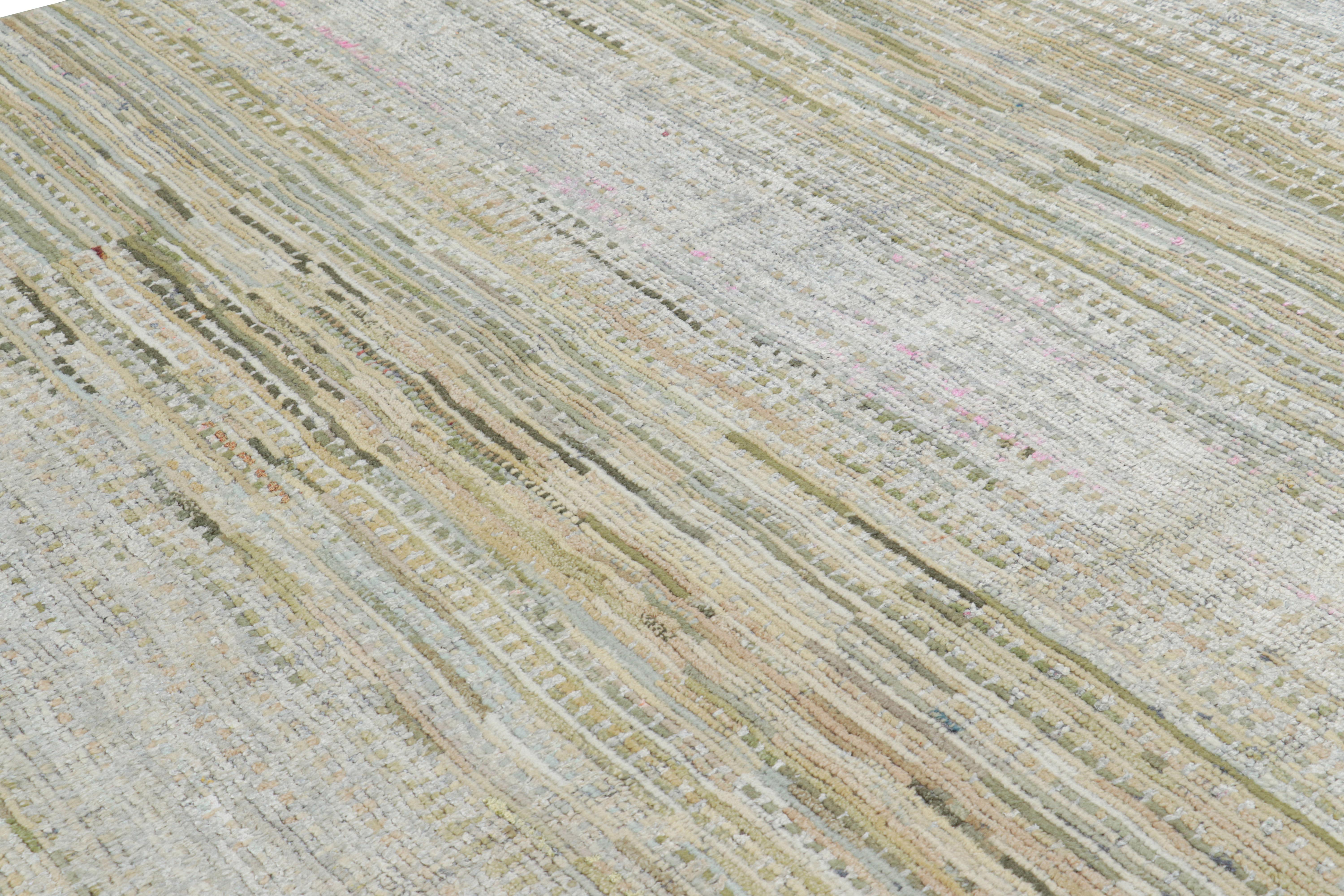 Annodato a mano in lana e seta, questo tappeto contemporaneo 8x10 fa parte di una nuova ed entusiasmante linea della Rug & Kilim's Modern Collection, con un'impressionante gamma di colori e un'attenzione al movimento nel suo unico gioco di righe e