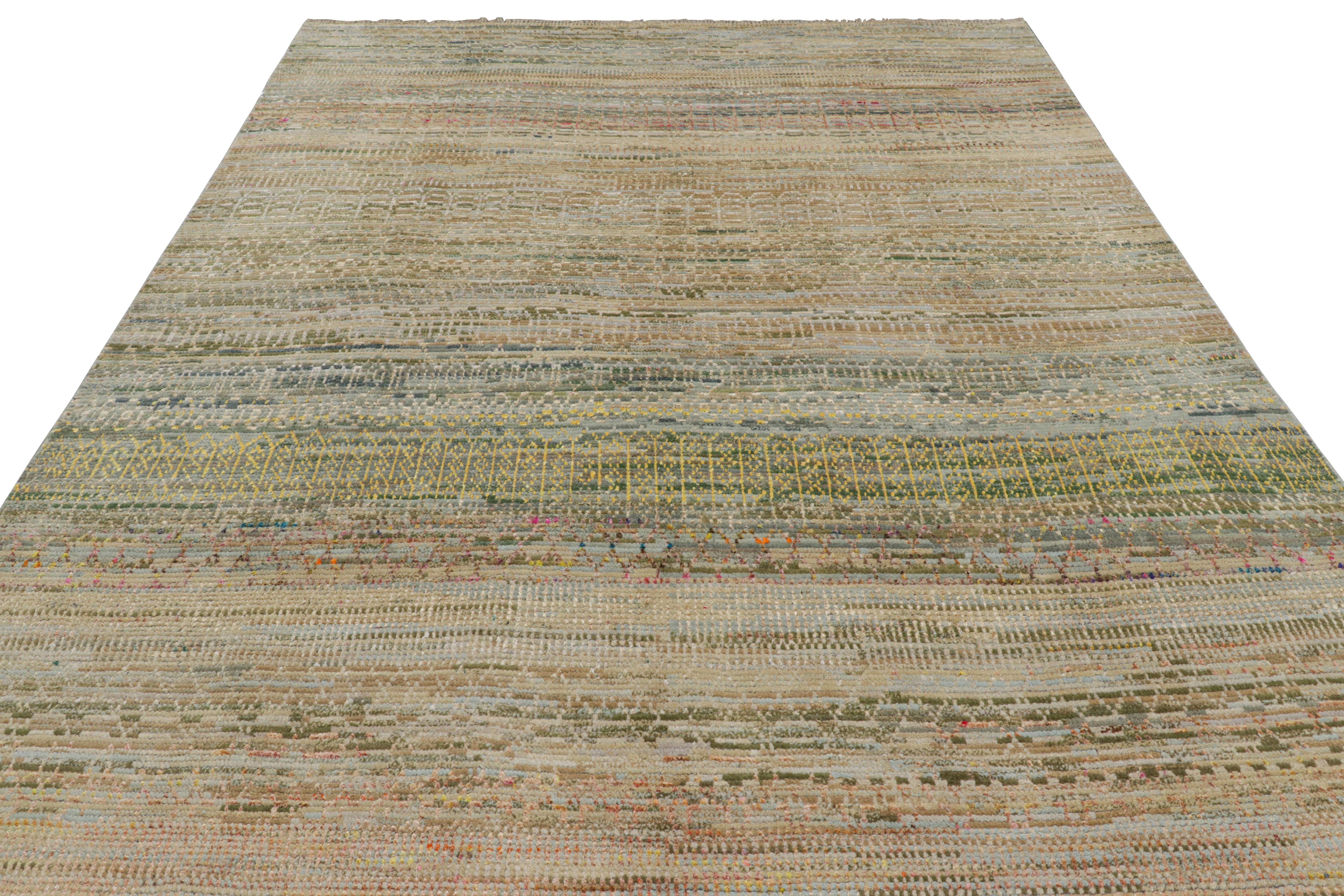 Alfombra contemporánea de Rug & Kilim con rayas policromáticas y motivos geométricos Indio en venta
