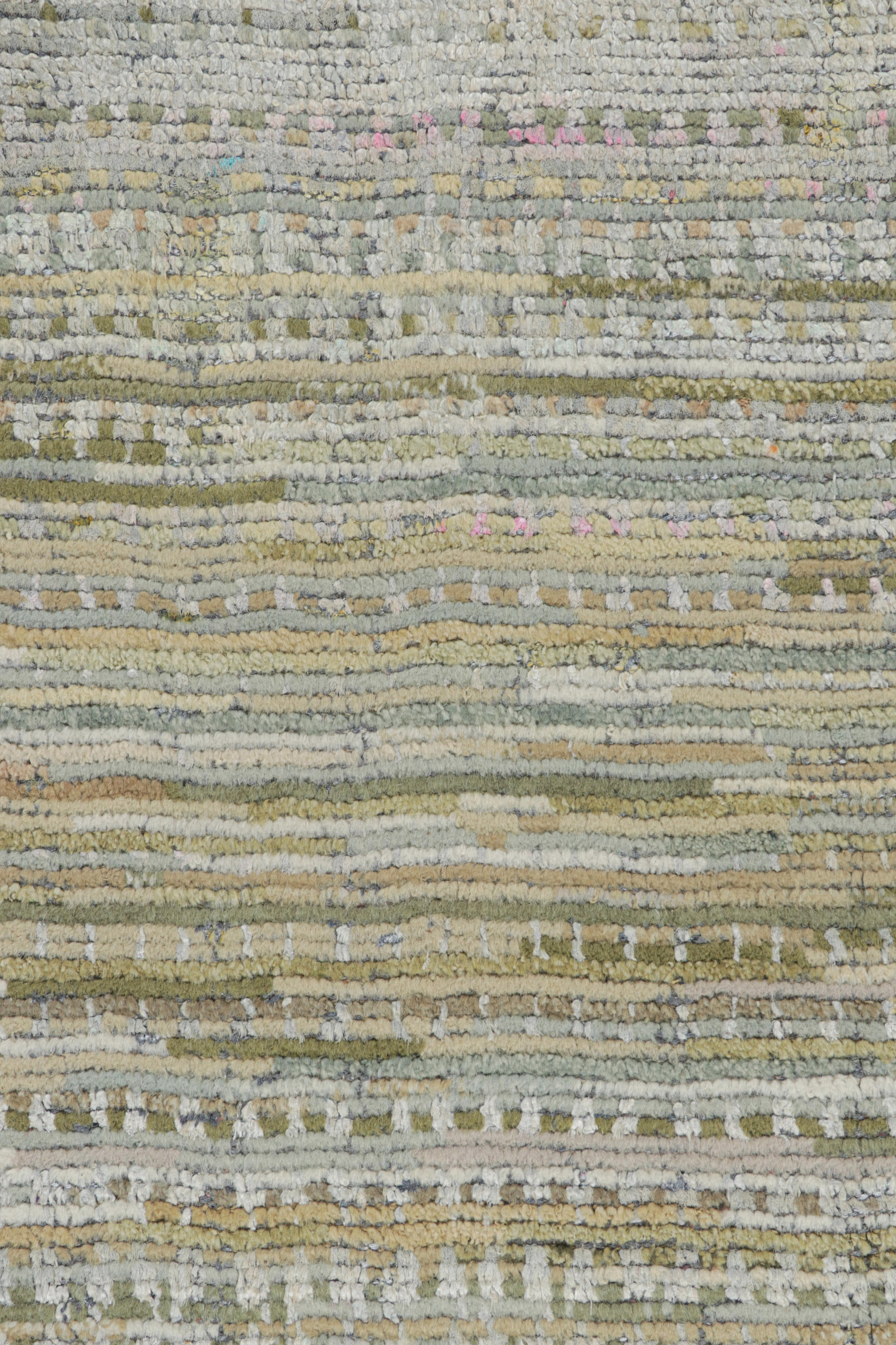 Rug & Kilim's Contemporary Teppich mit polychromen Streifen und geometrischen Mustern im Zustand „Neu“ im Angebot in Long Island City, NY