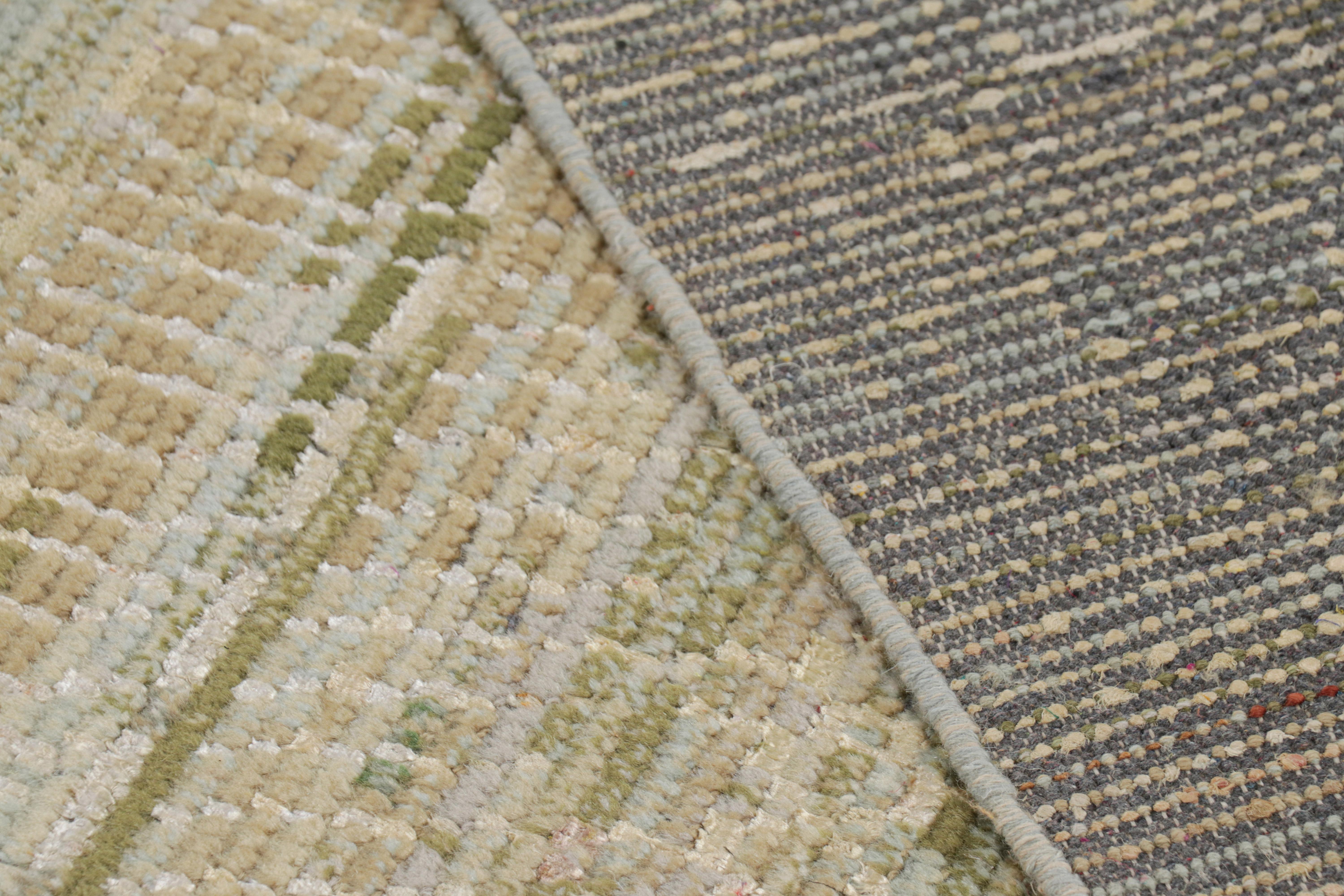 Alfombra contemporánea de Rug & Kilim con rayas policromáticas y motivos geométricos Lana en venta