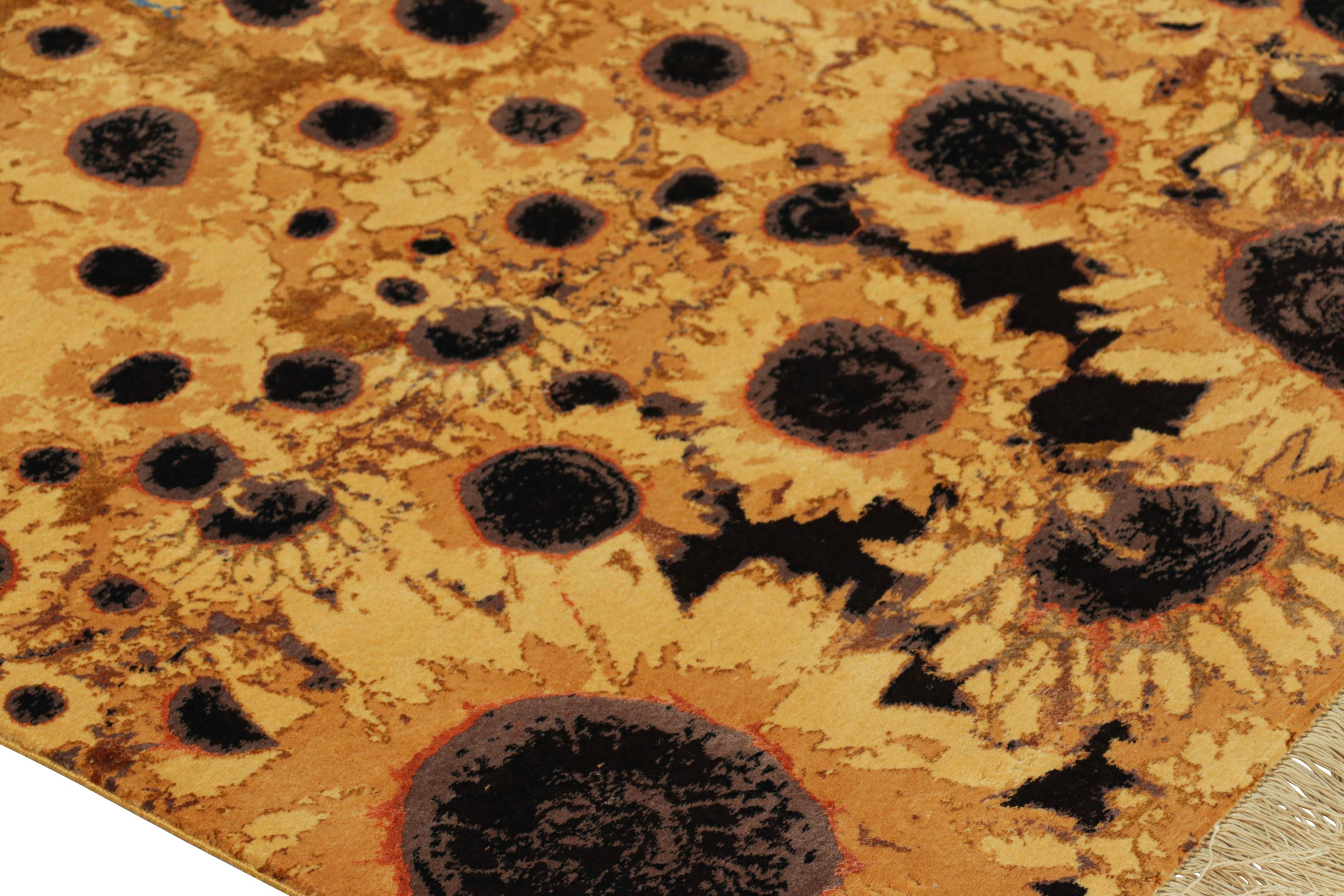 Rug & Kilim's Contemporary Rug With Abstract Floral Pattern Molten Sunflowers (Tapis contemporain avec motif floral abstrait) Neuf - En vente à Long Island City, NY