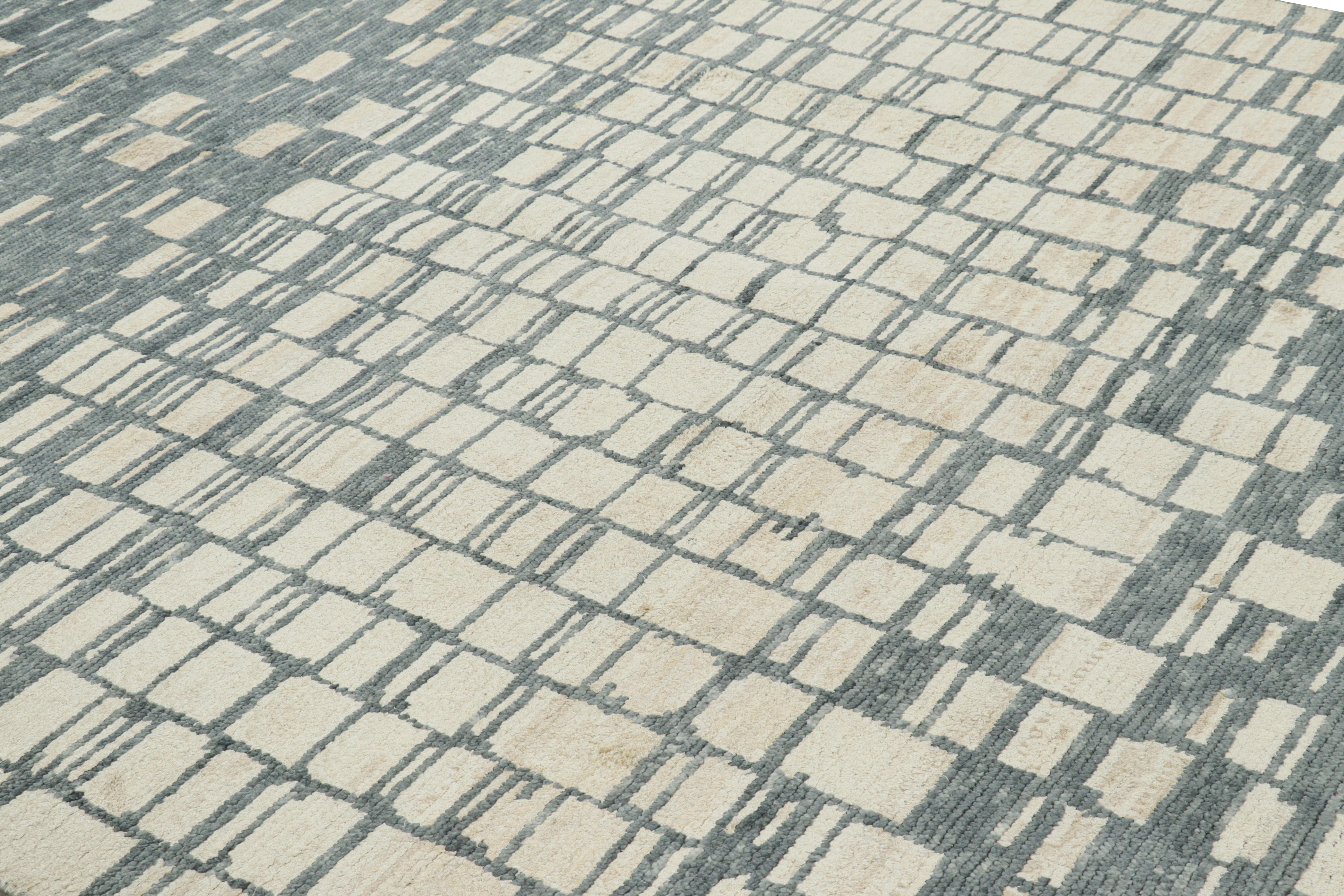 Annodato a mano in lana e seta, questo tappeto geometrico contemporaneo 8x10 è un'audace novità della collezione Modern di Rug & Kilim. 

Sul design: 

Gli ammiratori dell'artigianato noteranno la forma audace di questo pezzo, con un intelligente