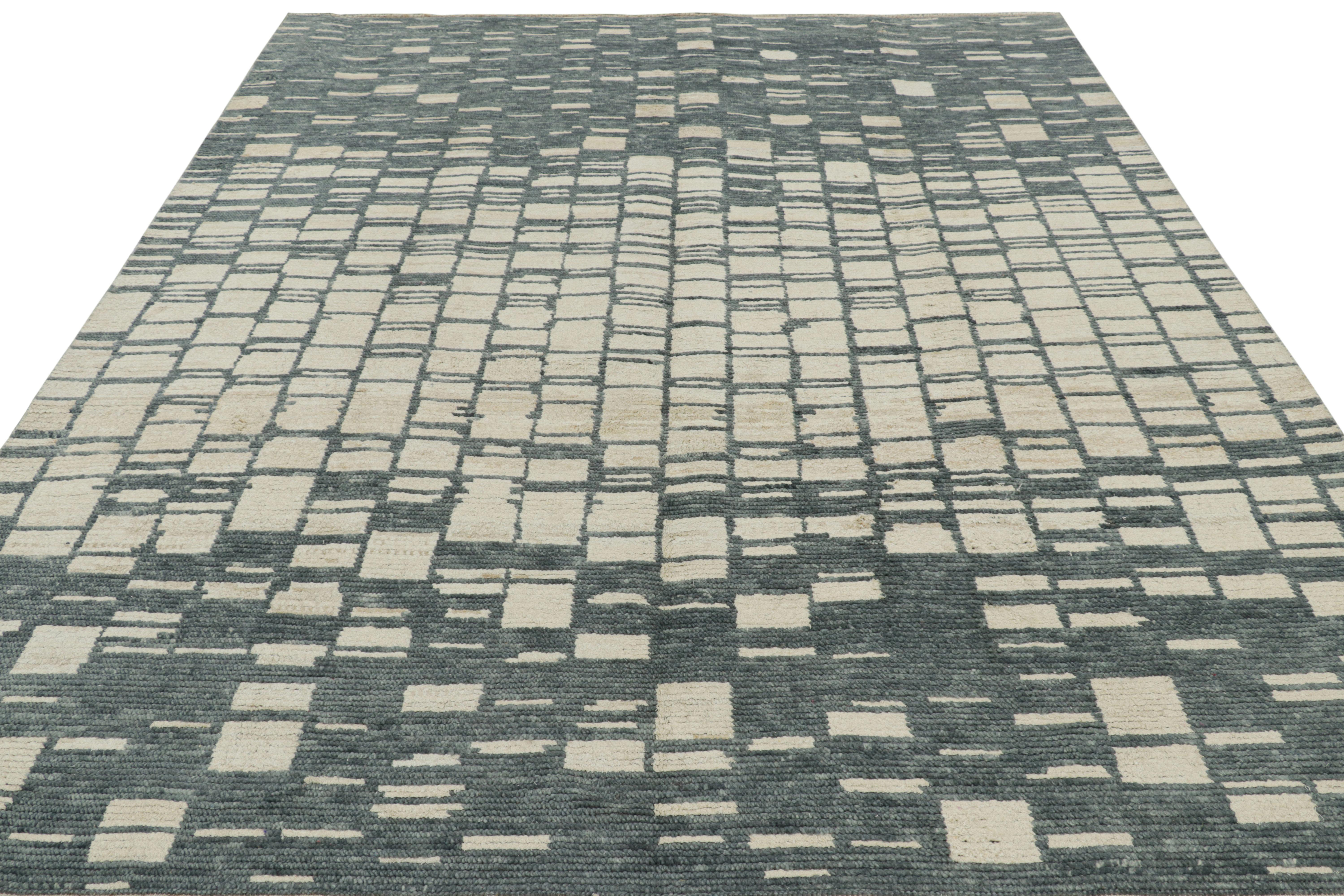 Indiano Rug & Kilim: Tappeto contemporaneo con motivi geometrici bianchi e grigi in vendita