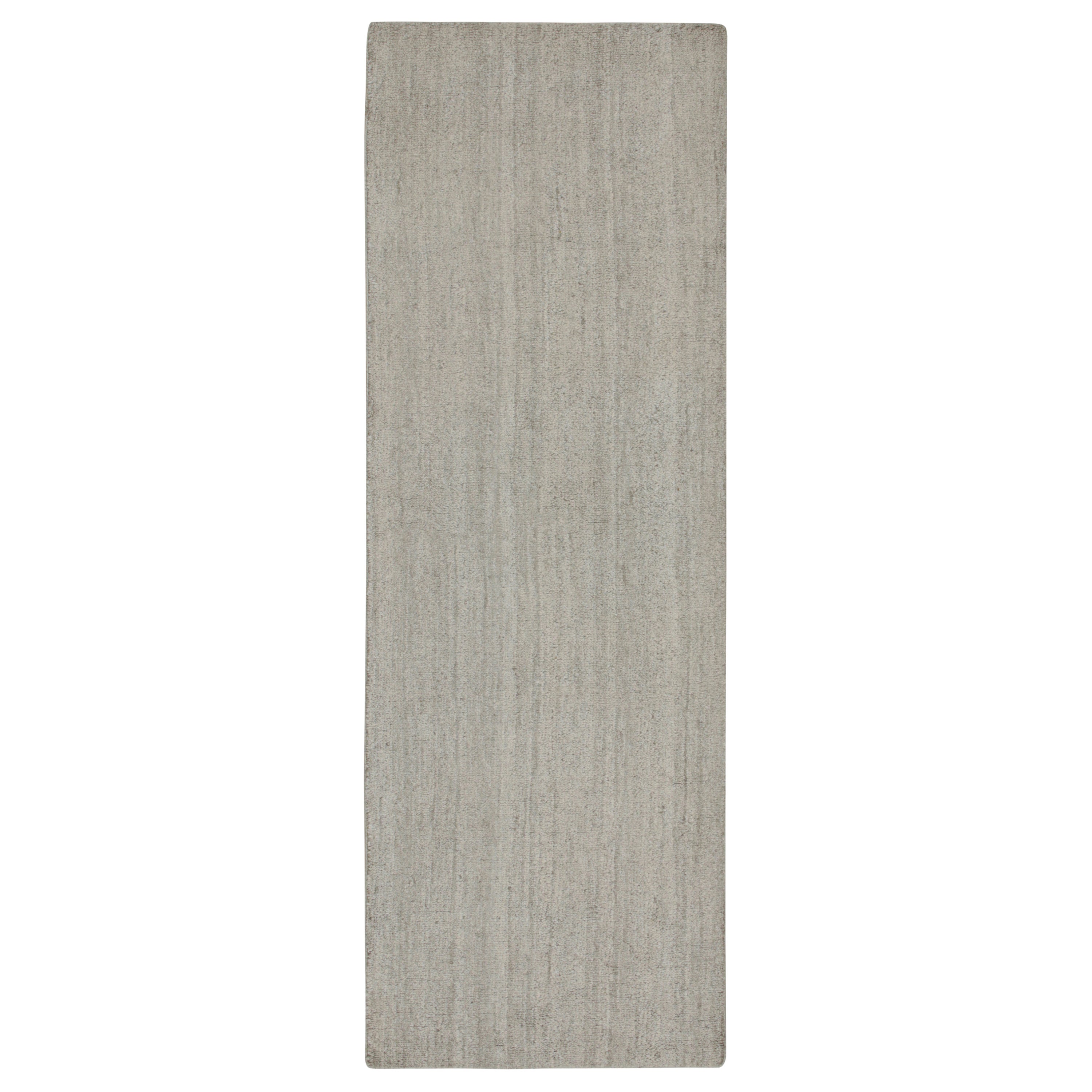 Este corredor 2x7 es una gran novedad de la colección Textura de Color de Rug & Kilim. Anudado a mano en seda.

Sobre el diseño:

La colección goza de una visión inventiva de las alfombras lisas, y de una visión sin dibujos en hilos meticulosos y