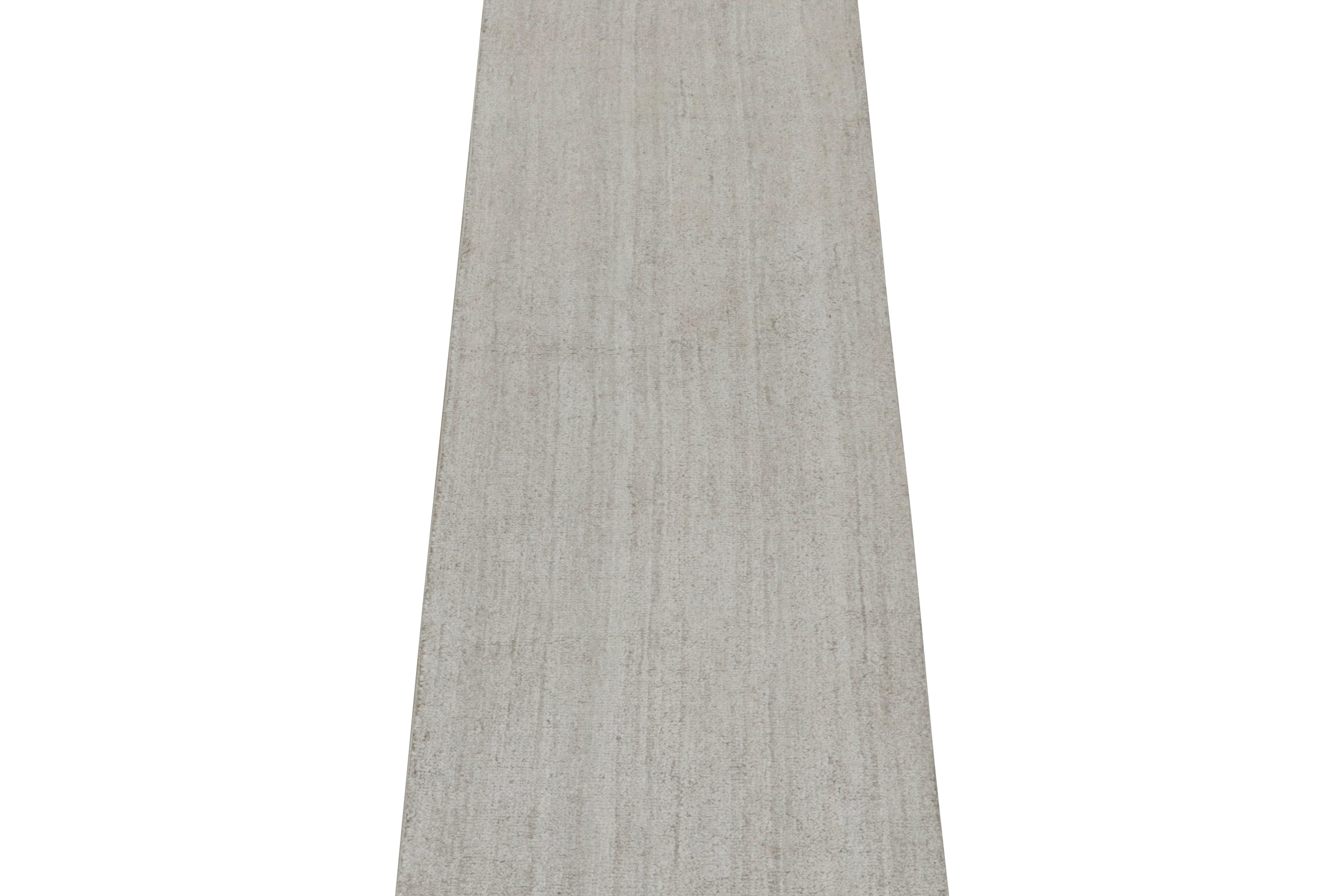 Zeitgenössischer Läufer und Strukturteppich von Rug & Kilim in massivem grauem Streifenmuster (Handgeknüpft) im Angebot
