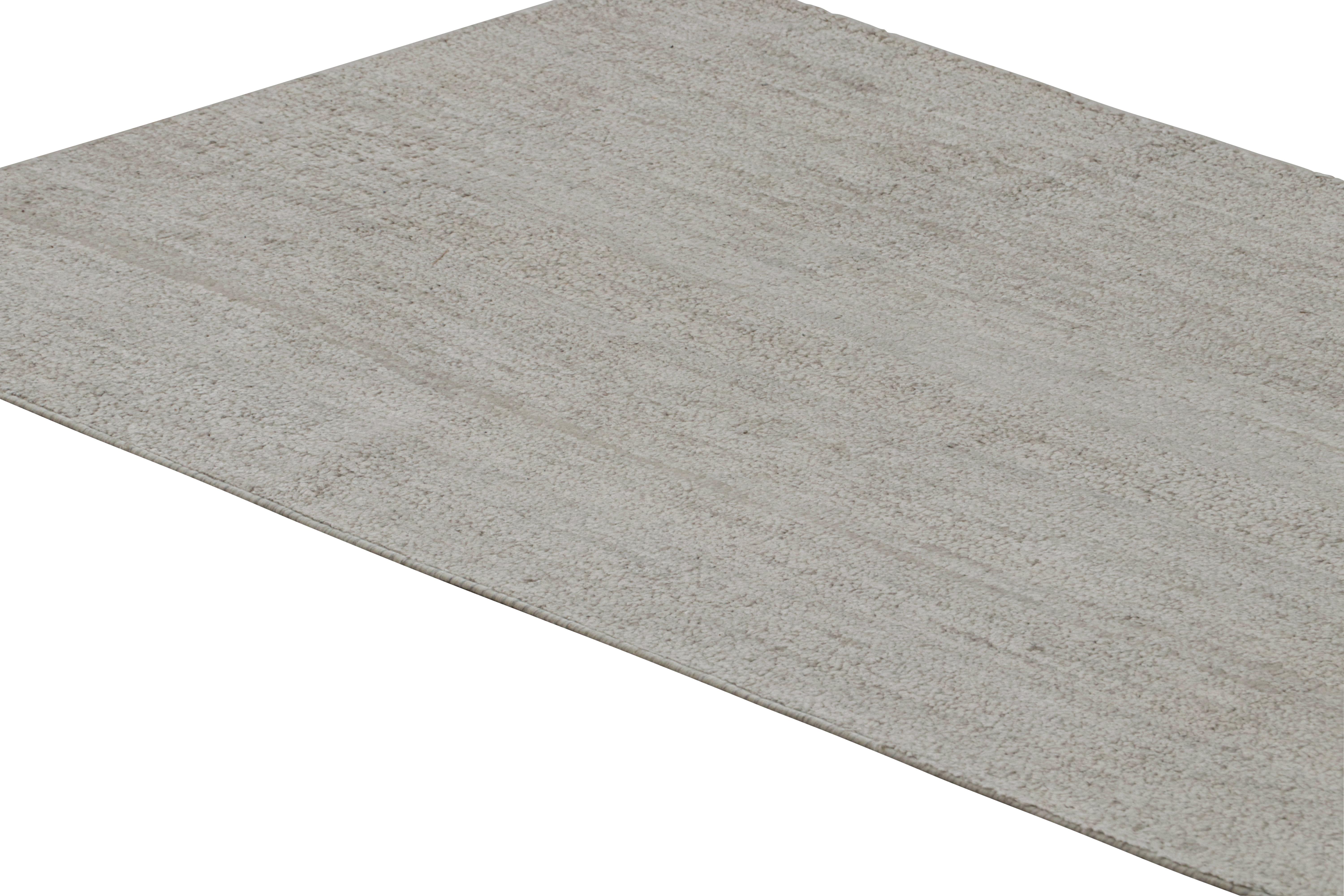 Rug & Kilim’s Contemporary Runner and Textural Rug in Solid Gray Striae en Nuevo estado para la venta en Long Island City, NY
