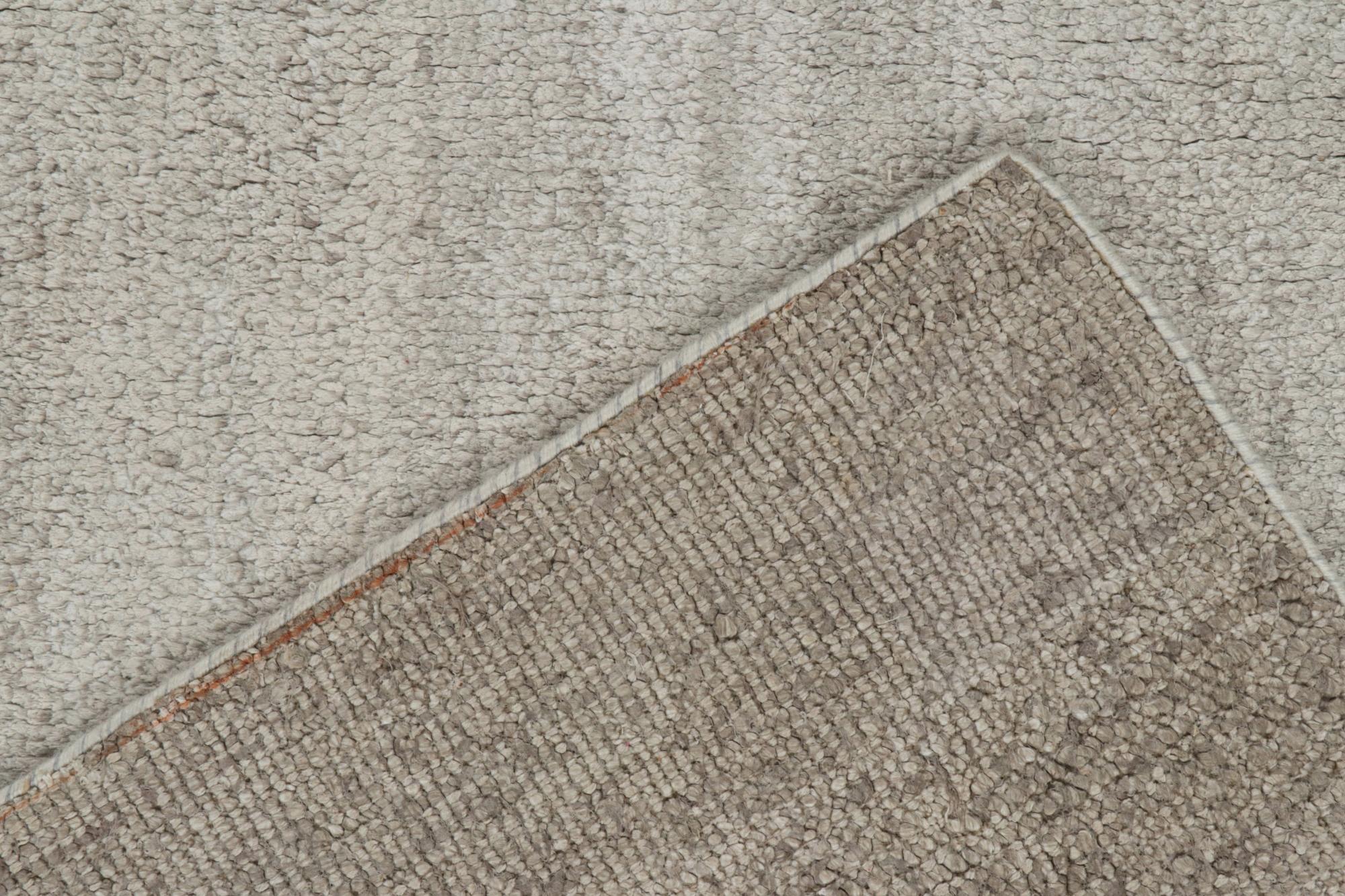 XXIe siècle et contemporain Tapis contemporain et tapis texturé de Rug & Kilim en rayures grises unies en vente