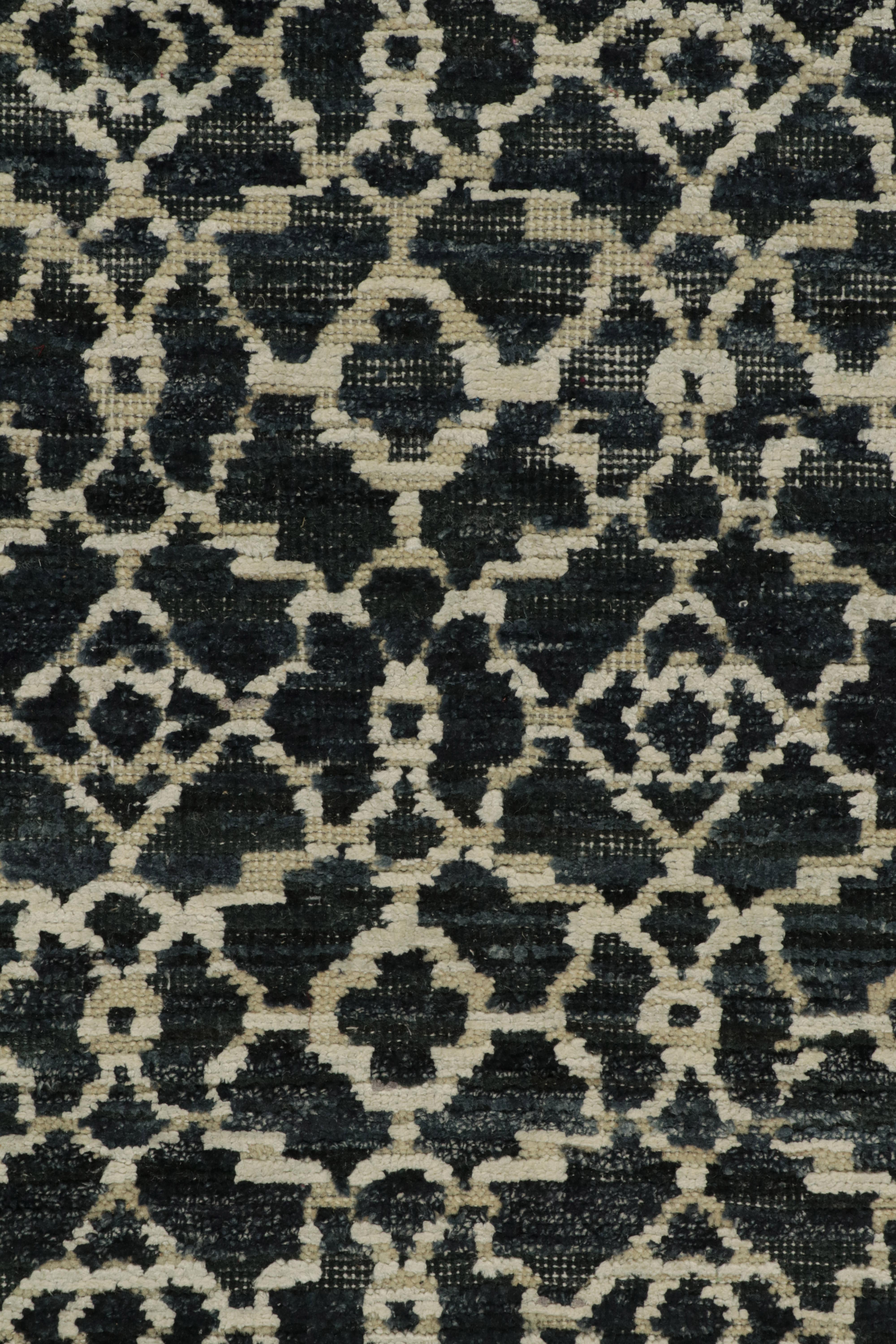 Rug & Kilim’s Contemporary runner in Black, Blue & White Trellis Patterns In New Condition For Sale In Long Island City, NY