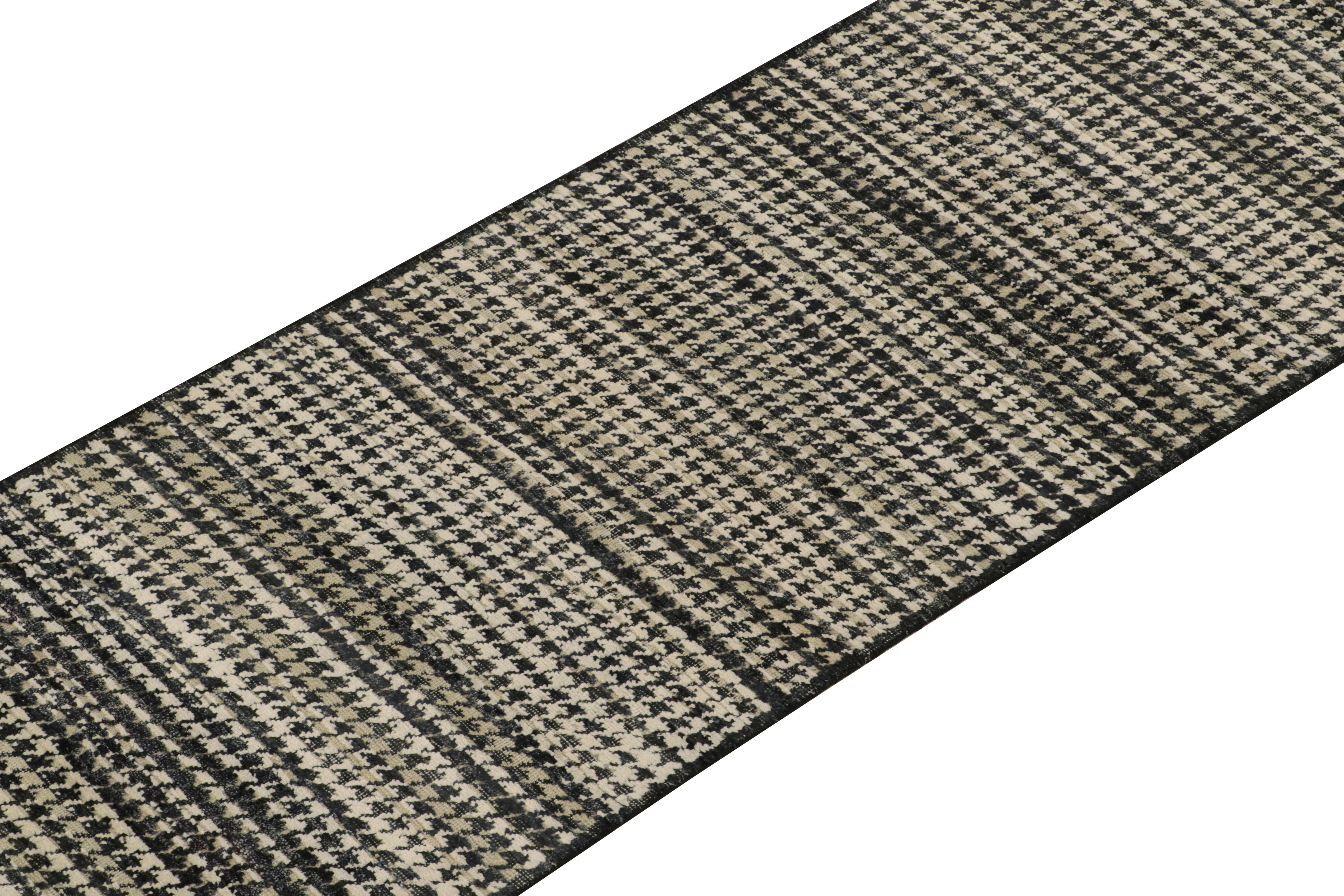Indian Rug & Kilim’s Contemporary Runner in Black, White & Beige Geometric Pattern For Sale