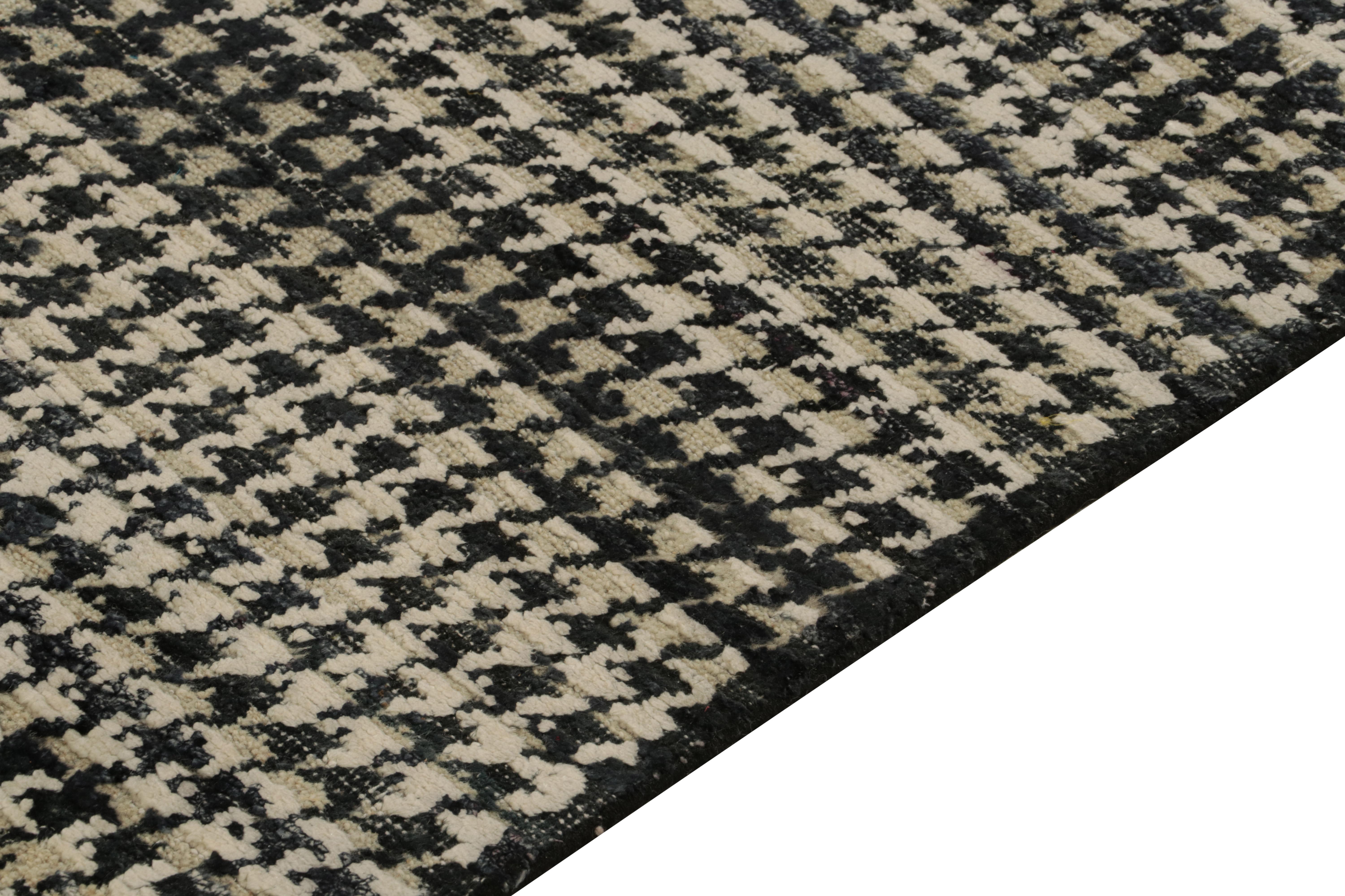 Hand-Knotted Rug & Kilim’s Contemporary Runner in Black, White & Beige Geometric Pattern For Sale