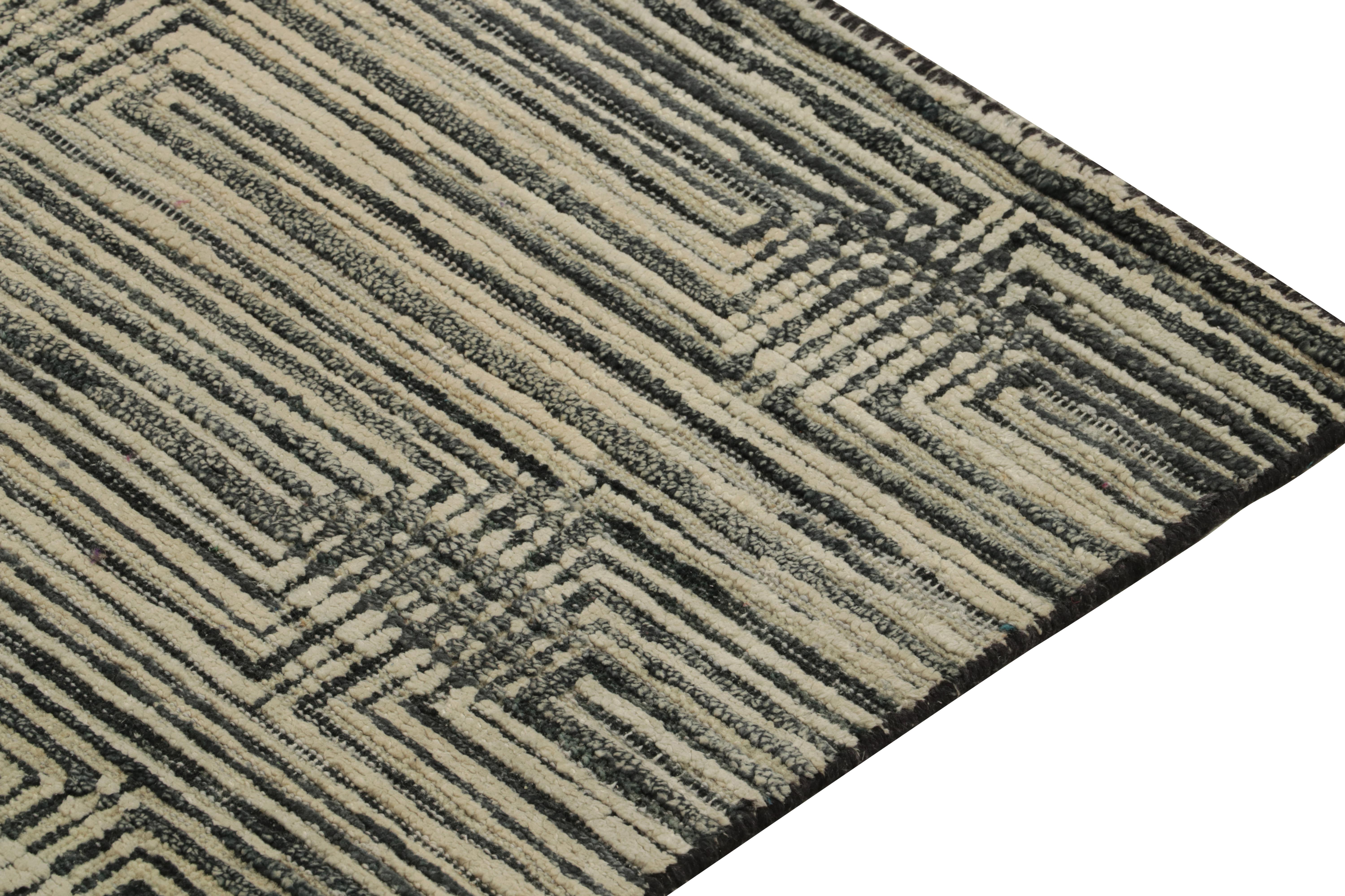 Hand-Knotted Rug & Kilim’s Contemporary runner in Black, White & Beige Geometric Pattern For Sale