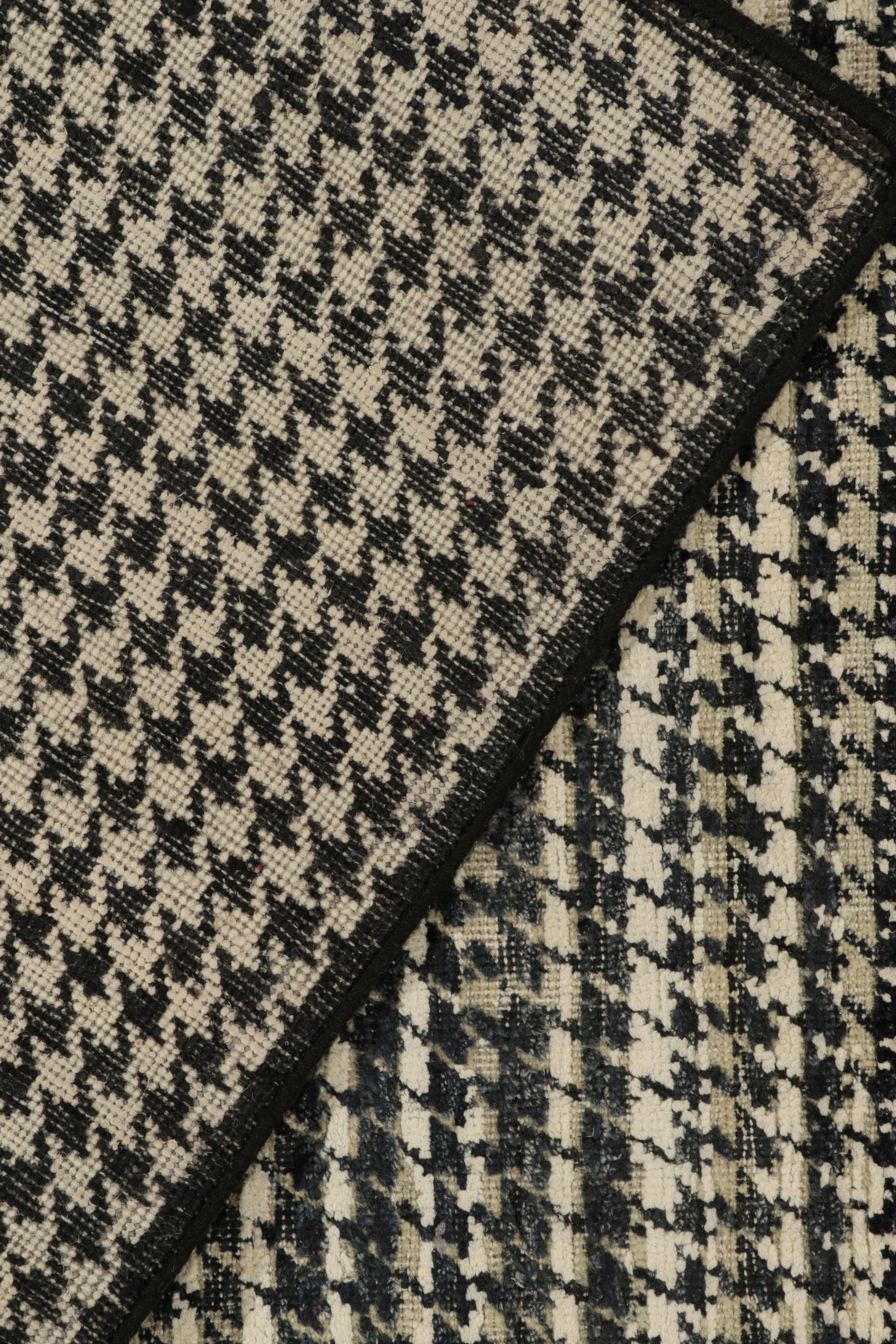 Wool Rug & Kilim’s Contemporary Runner in Black, White & Beige Geometric Pattern For Sale