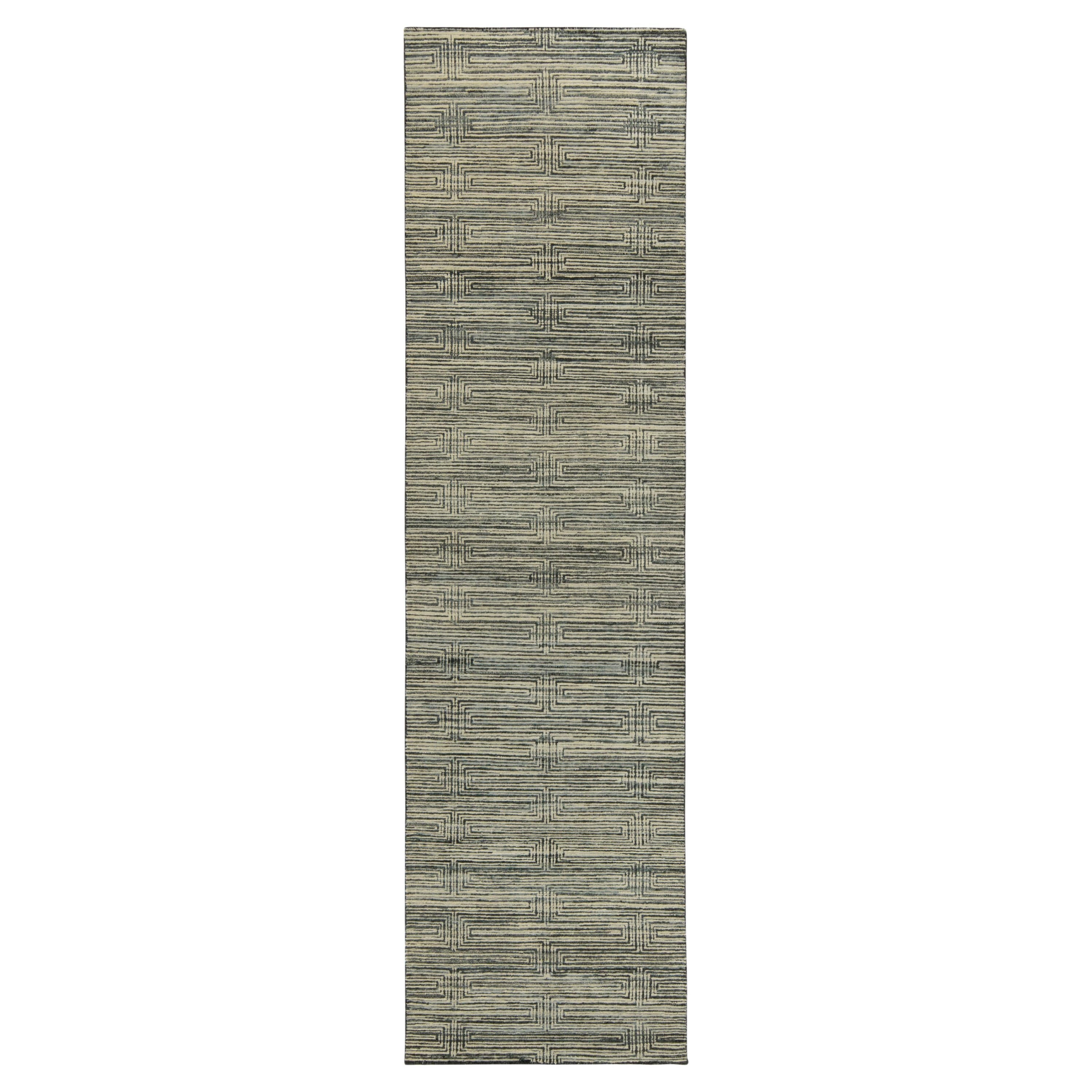 Runner contemporaneo di Rug & Kilim con motivo geometrico nero, bianco e beige