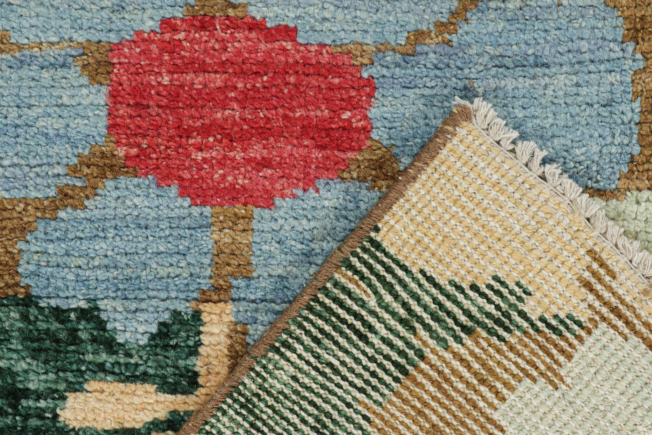 XXIe siècle et contemporain Tapis de course contemporain de Rug & Kilim aux motifs floraux colorés en vente