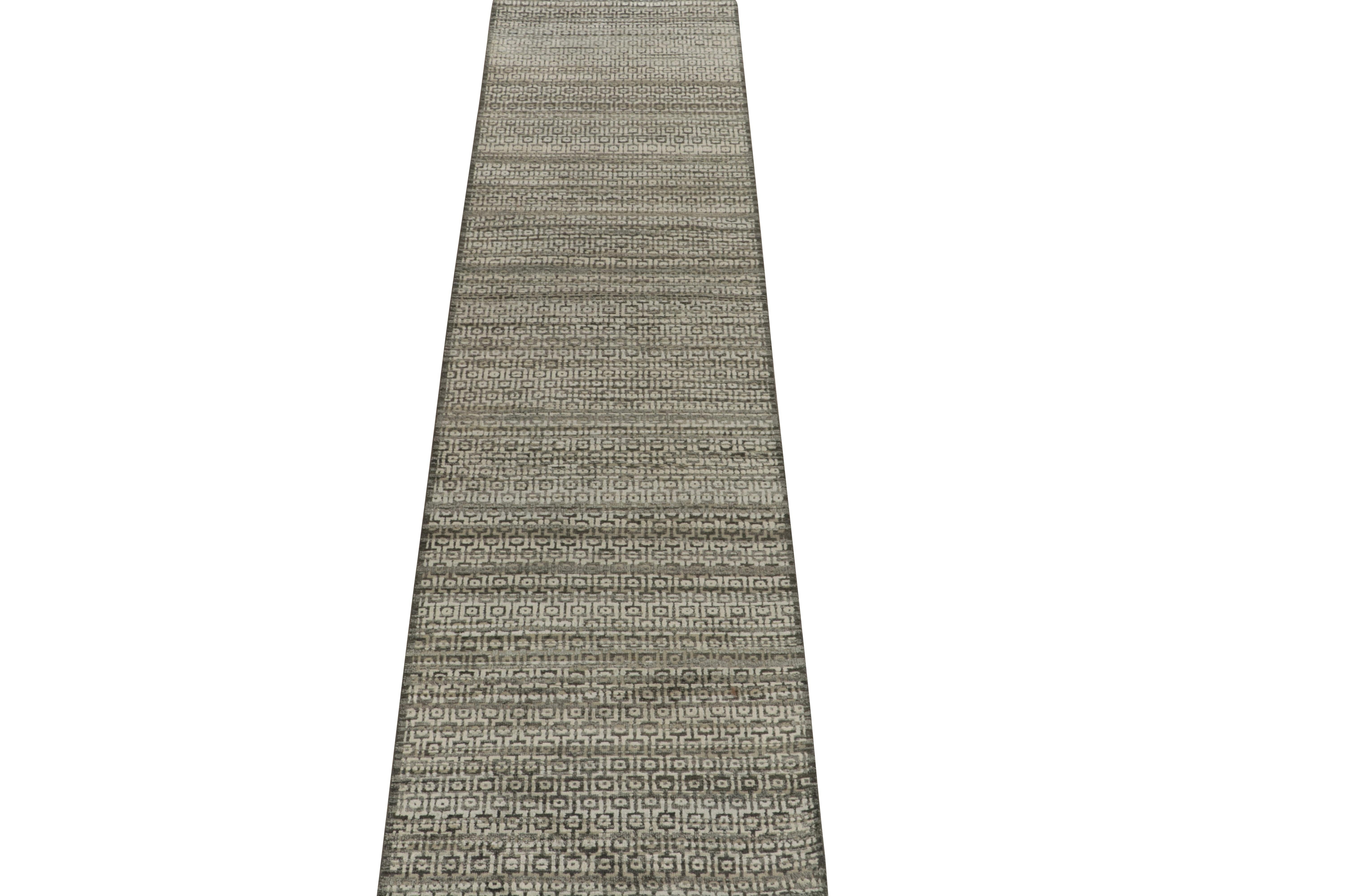 Modern Rug & Kilim’s Contemporary Runner in Grey and Beige Geometric Pattern For Sale