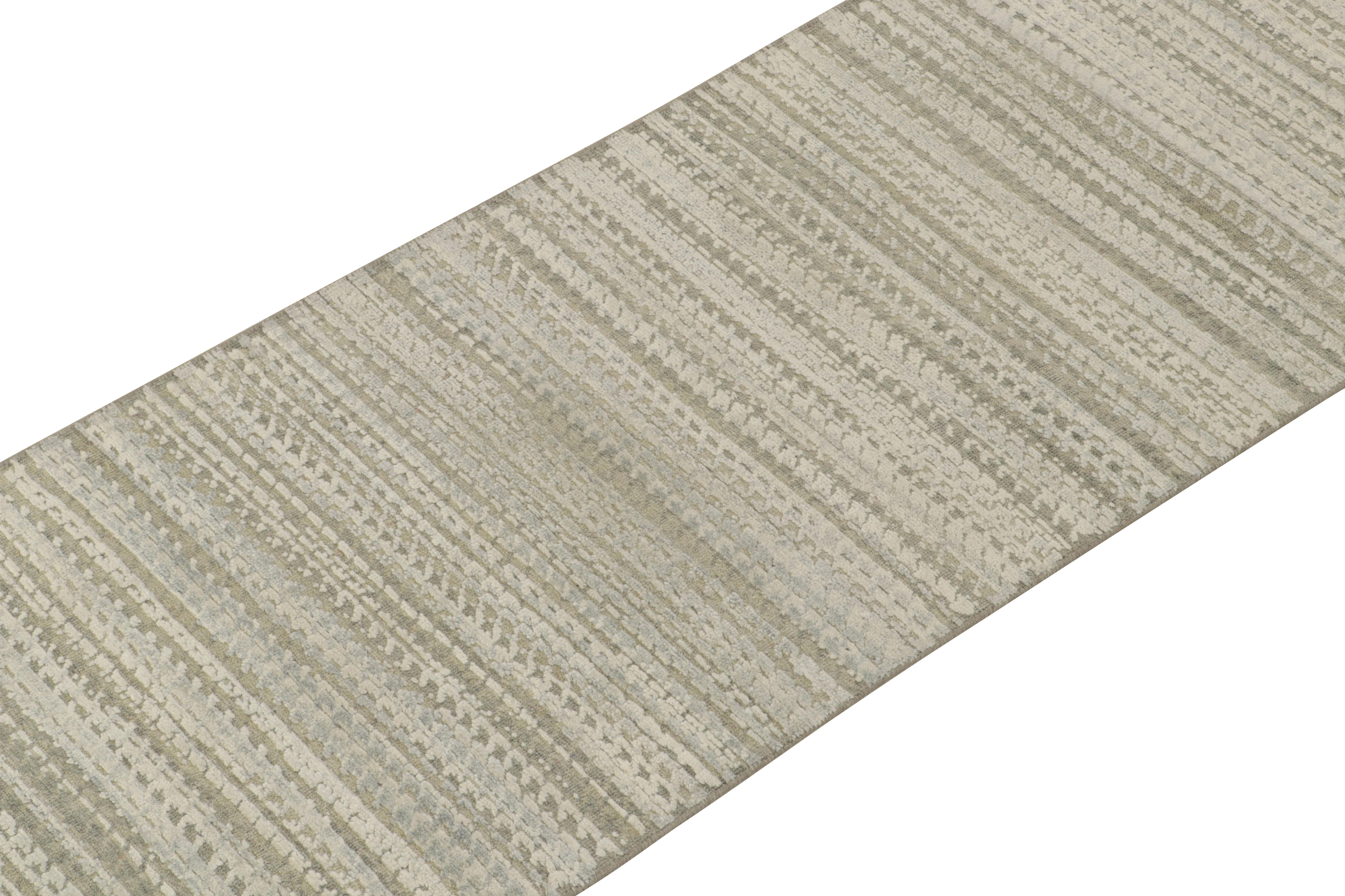 Teppich & Kilims Zeitgenössischer Läufer in Grau & Weiß mit geometrischem Hoch-Low-Muster (Indisch) im Angebot