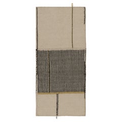 Rug & Kilim è un runner kilim contemporaneo, nei toni del nero e del beige e a righe