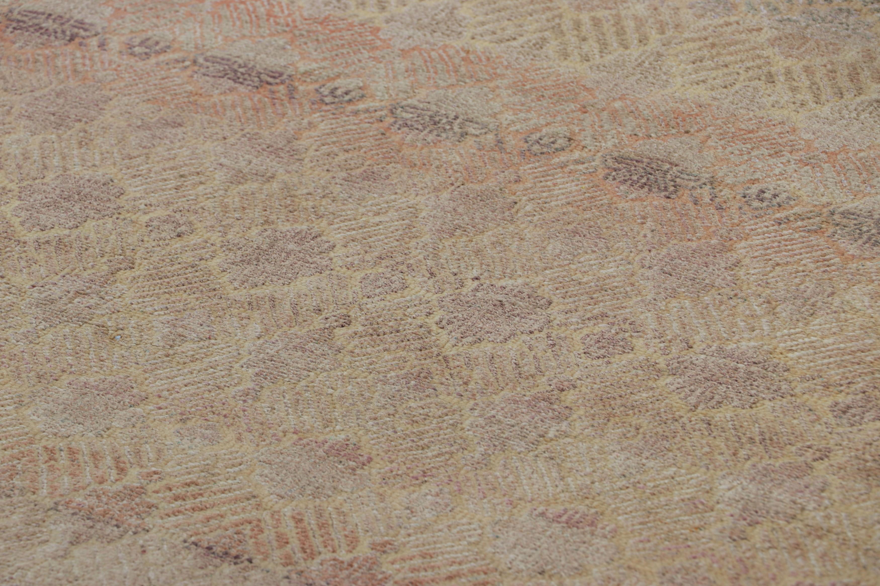 Fabricada con lana y seda anudadas a mano, esta alfombra de 3x6 es una interesante incorporación a la colección Modern de Rug & Kilim.

Sobre el diseño: 

Esta moderna alfombra presenta un fascinante juego de motivos florales repetidos y celosías