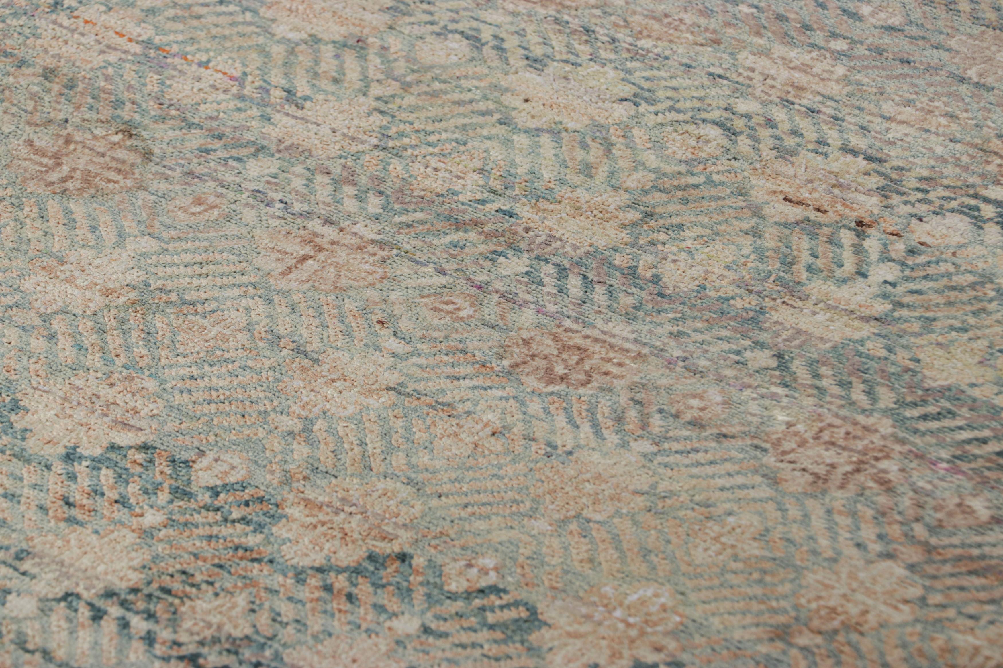 Fabriqué en laine et en soie nouées à la main, ce chemin de table 3x6 est un ajout intéressant à la collection Modern de Rug & Kilim.

Sur le Design : 

Ce tapis moderne présente un jeu fascinant de motifs floraux répétitifs et de treillis