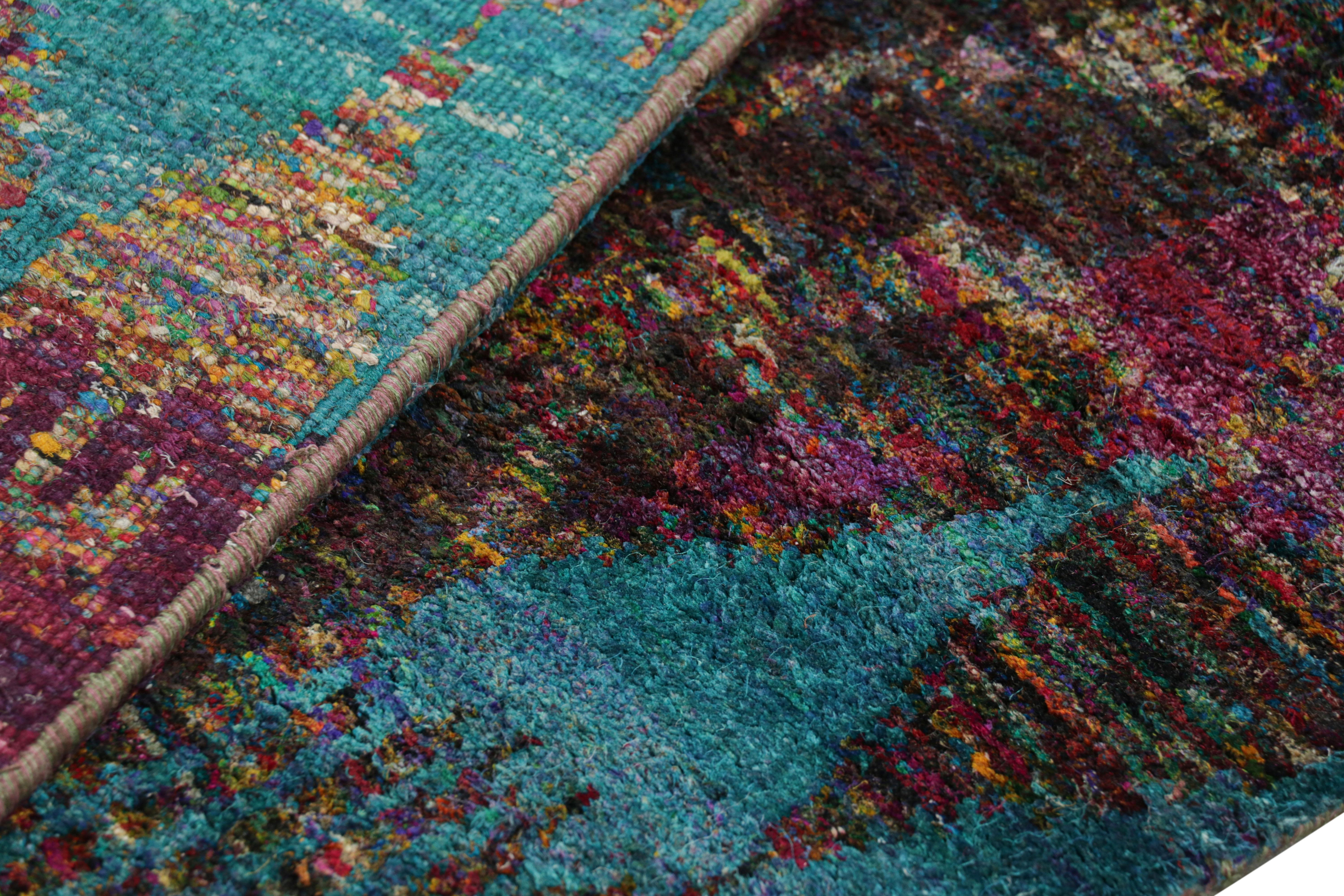 XXI secolo e contemporaneo Rug & Kilim è un tappeto runner contemporaneo con motivi geometrici Ikat policromatici in vendita