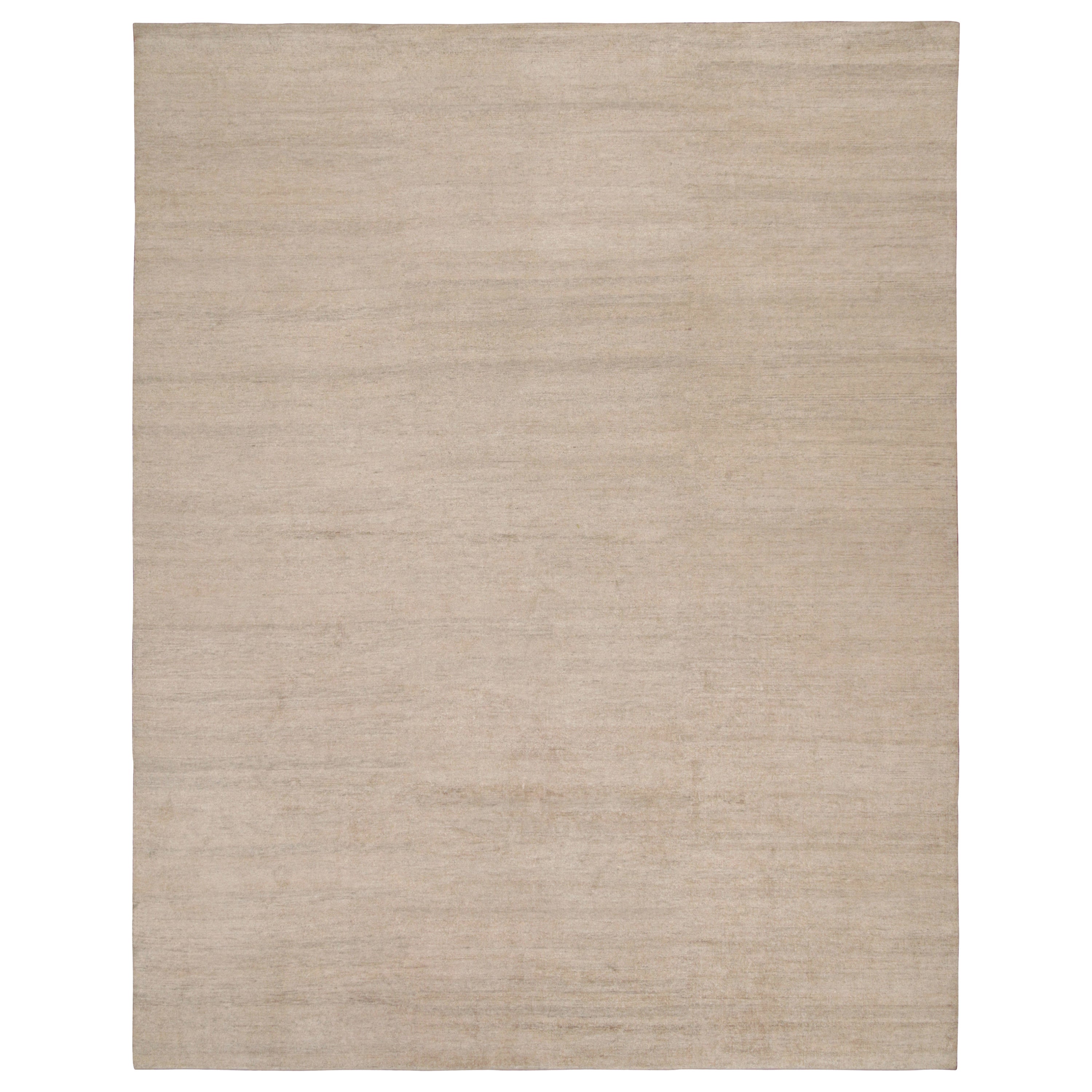 Noué à la main dans une soie entièrement naturelle, ce tapis uni contemporain de 12 x 15 est une nouvelle entrée grandiose dans la Collection Texture of Color de Rug & Kilim. 

Plus loin dans le Design :

La Collectional propose une approche
