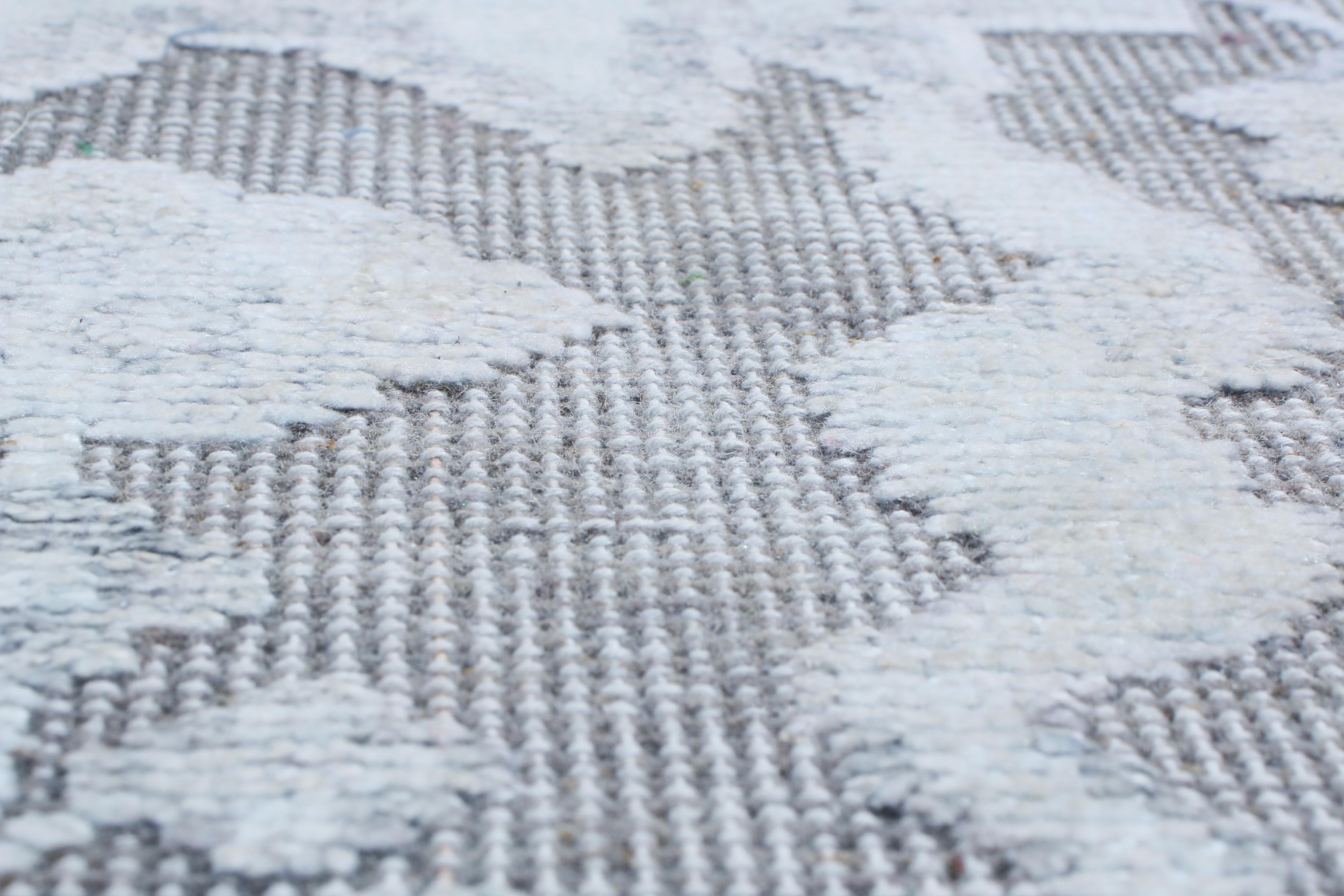 Tapis contemporain en laine et soie gris argenté de Rug & Kilim Neuf - En vente à Long Island City, NY