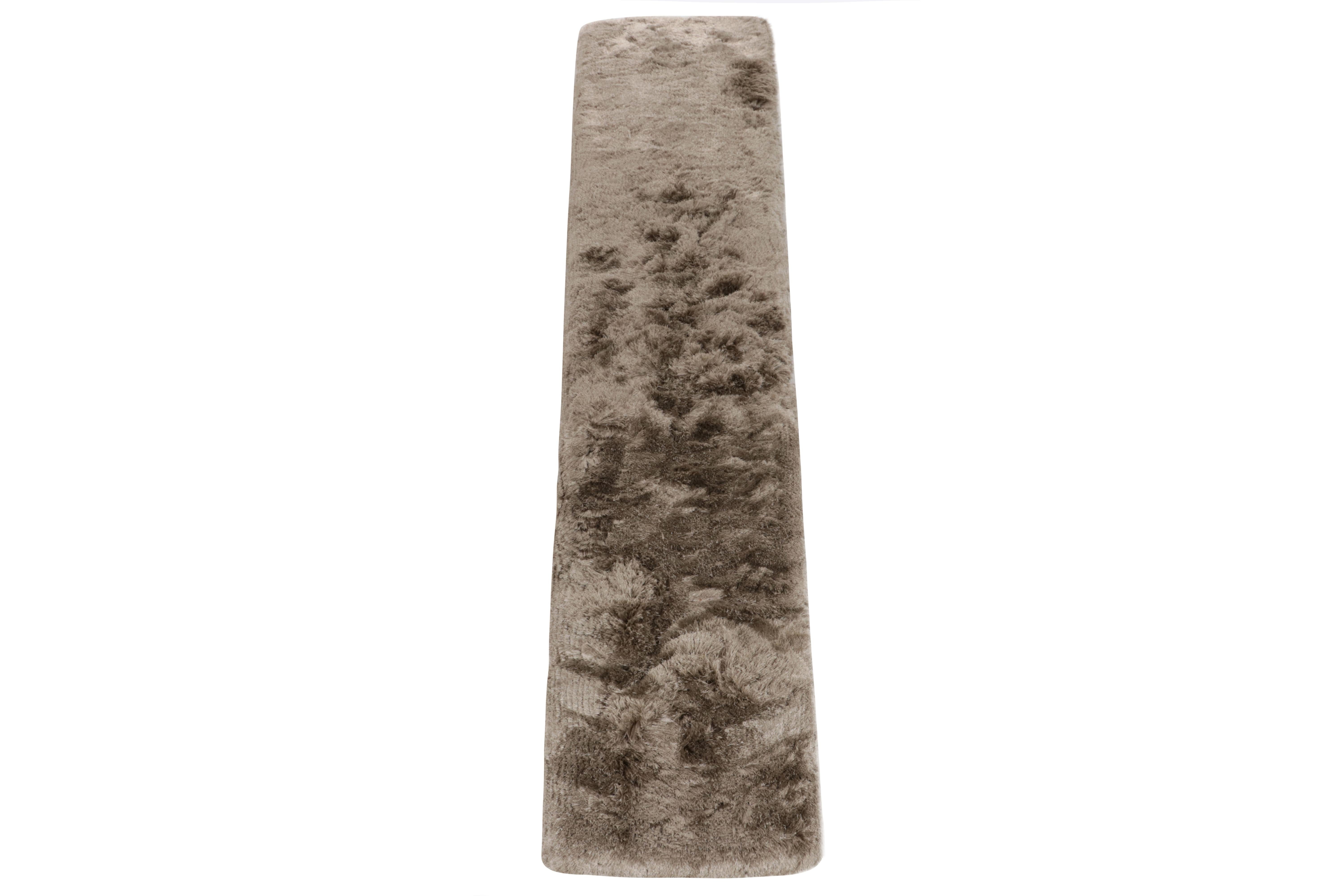 Moderne Tapis et tapis de couloir contemporain Kilim brun beige massif à poils longs en vente