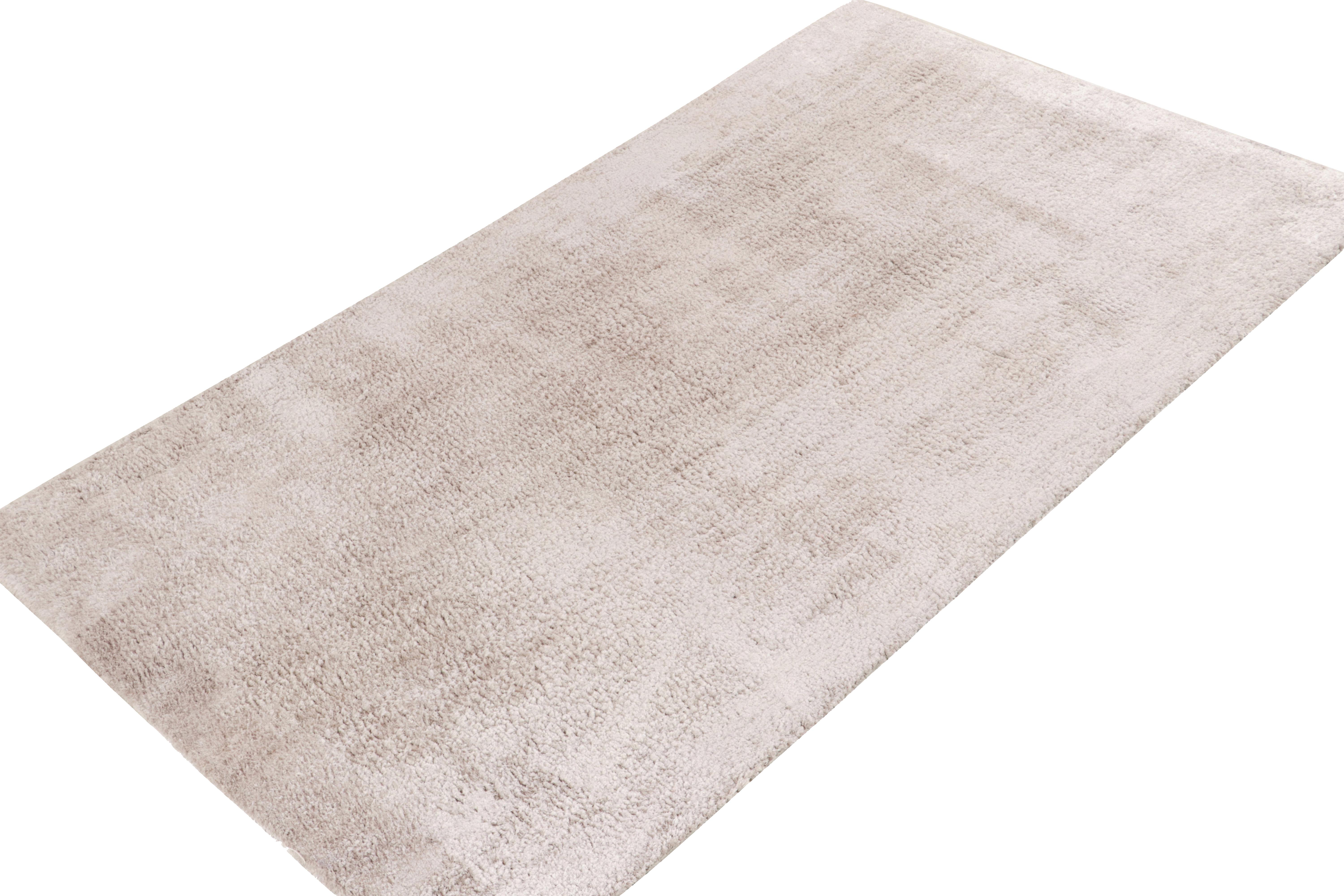 Modern Rug & Kilim's Contemporary Solid Gray Rug in Shag Pile For Sale