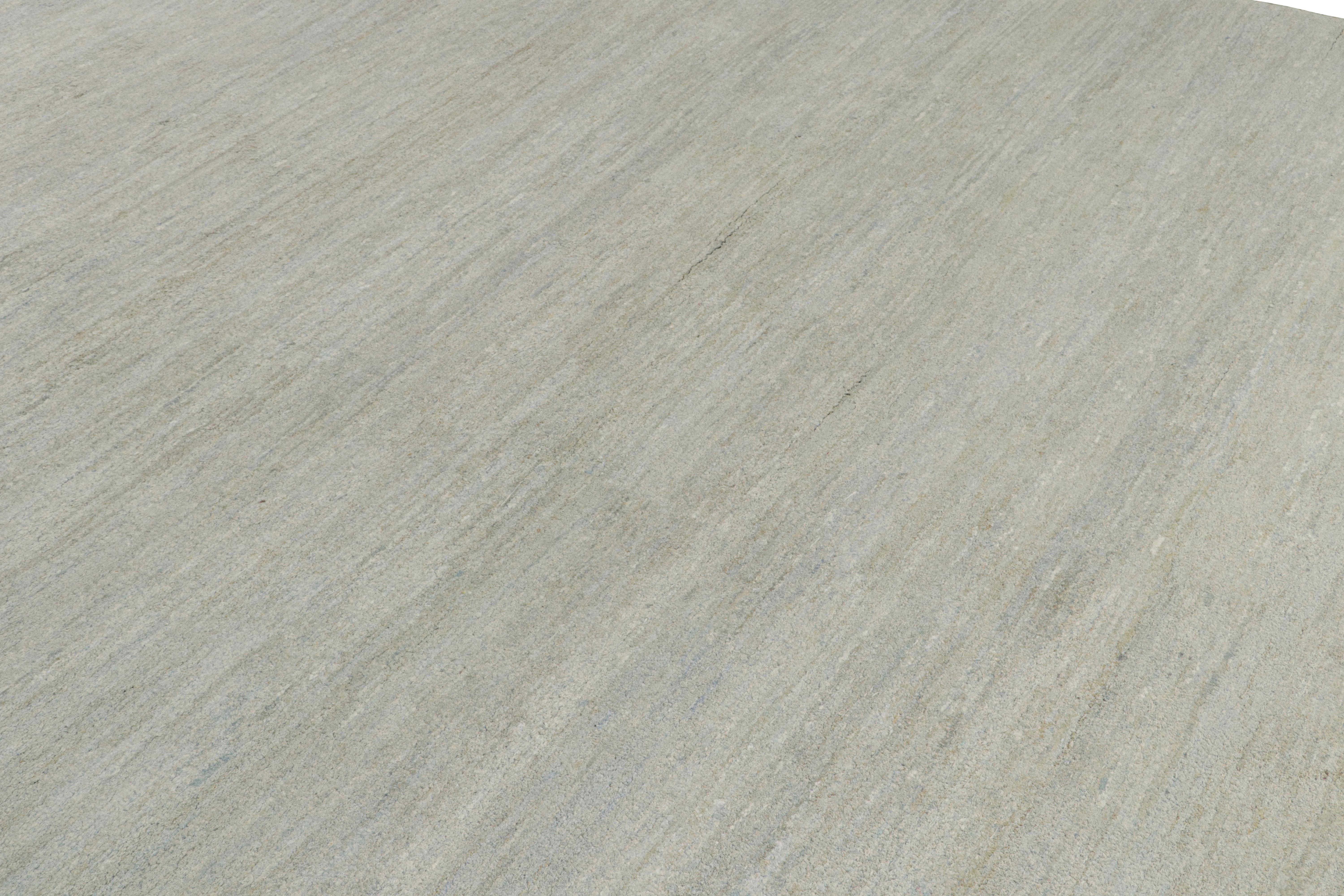 Annodato a mano Rug & Kilim è un tappeto solido contemporaneo con striature grigie e blu. in vendita