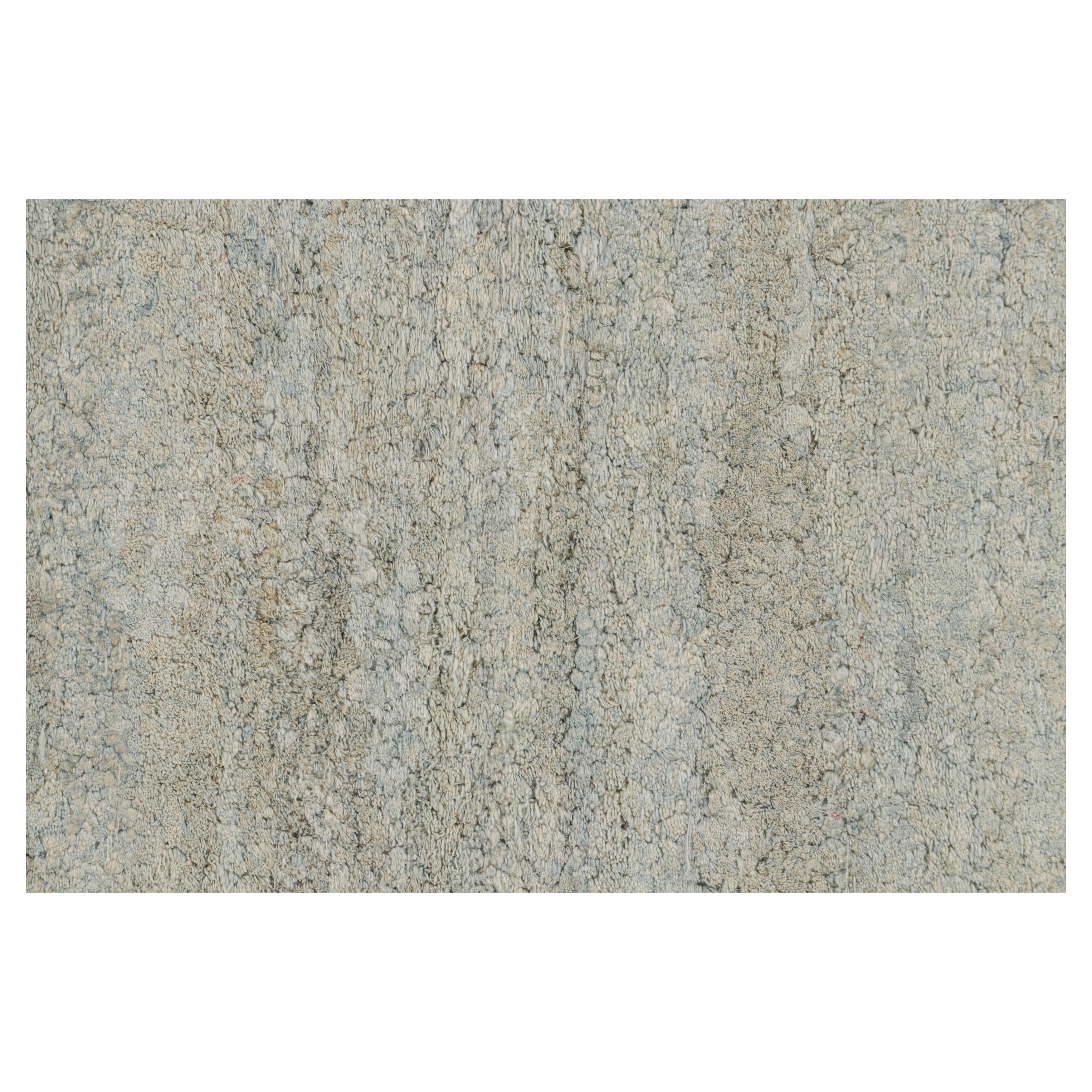 Annodato a mano in lana, questo tappeto contemporaneo 9x17 nei toni del beige e del grigio, che fa parte della Rug & Kilim Textural Collection, è una rivisitazione inventiva dei tappeti solidi con il movimento delle sue sottili striature. 

Sul