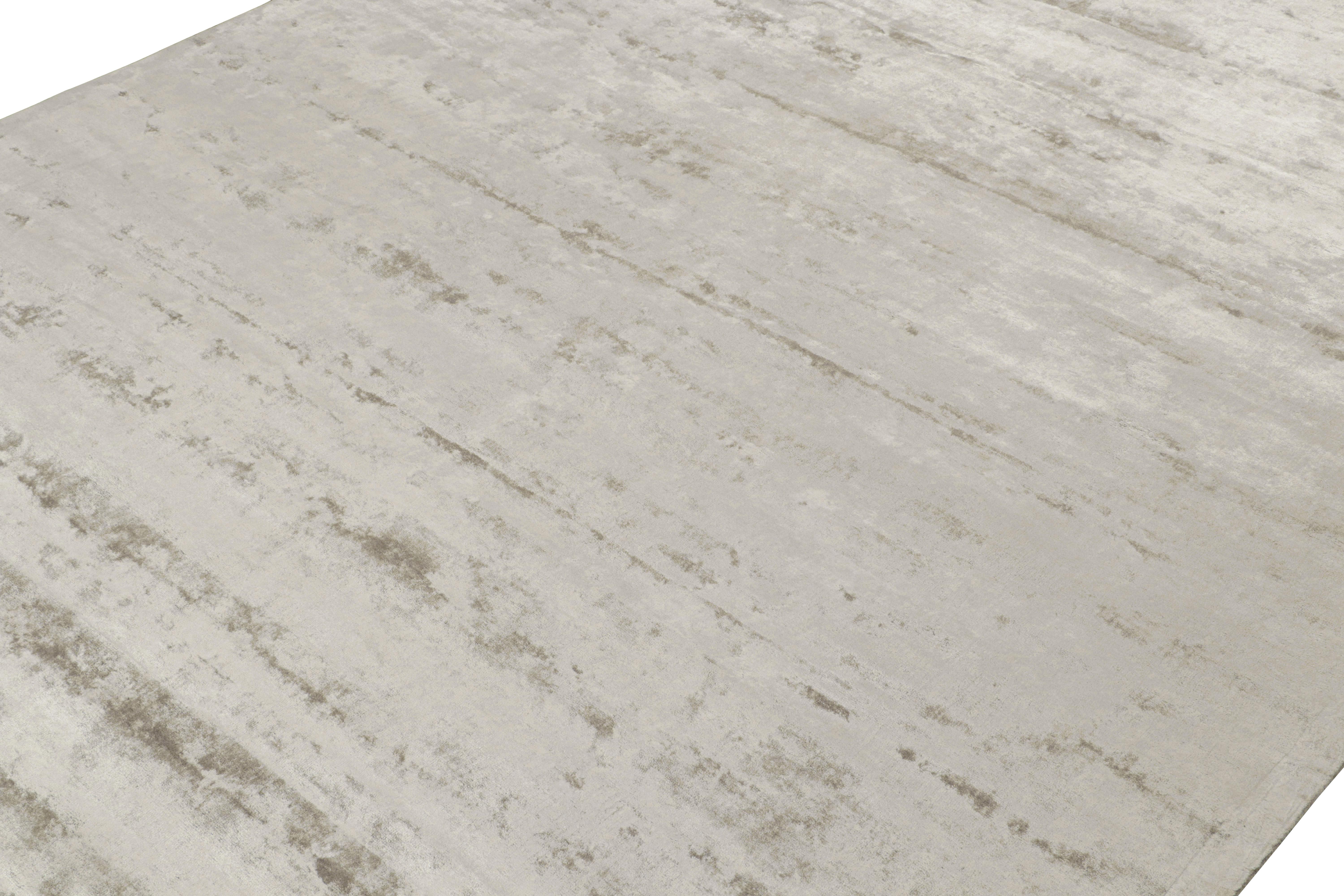 Questo tappeto 12x15 è una grande novità della collezione Texture of Color di Rug & Kilim. Annodato a mano in pura seta naturale con una struttura a pelo alto.

Sul design:

La collezione offre una rivisitazione inventiva dei tappeti a tinta unita e