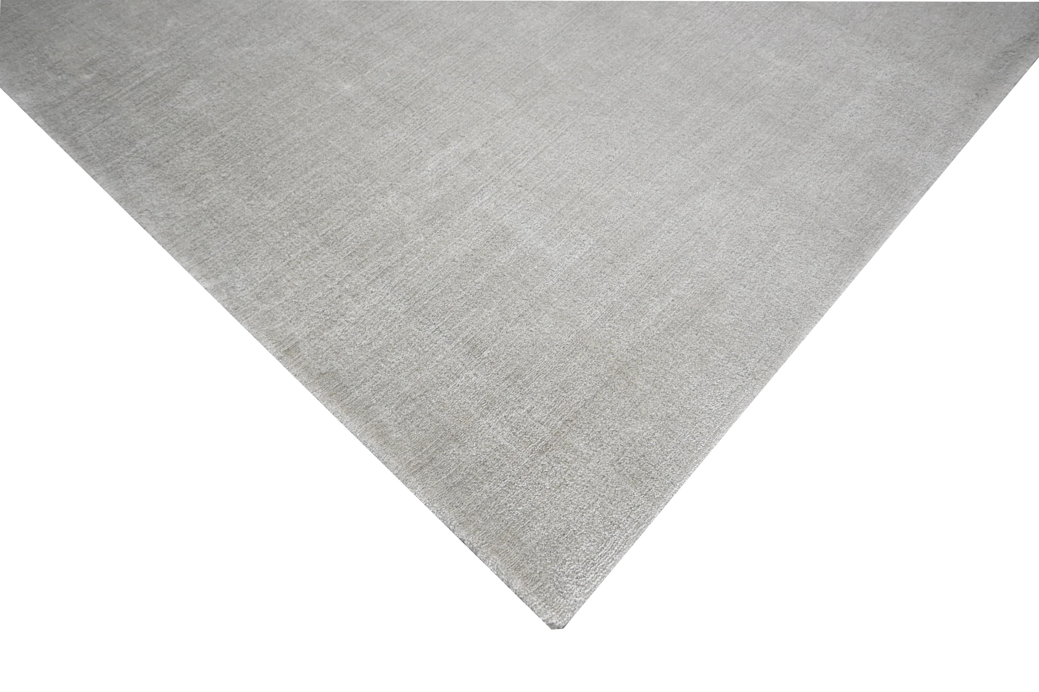 Modern Rug & Kilim’s Contemporary Solid Rug in Silver-Gray For Sale