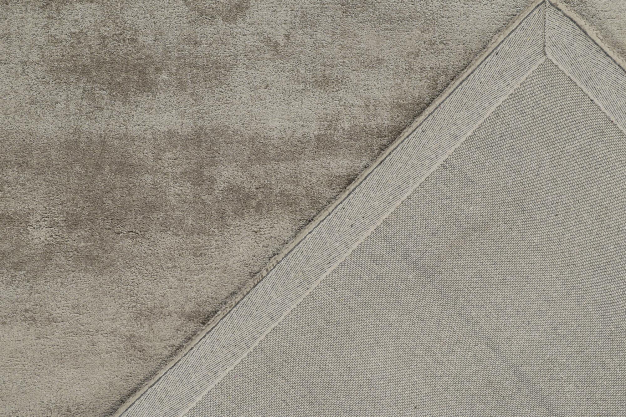 Seta Rug & Kilim - Tappeto solido contemporaneo in grigio-argento in vendita