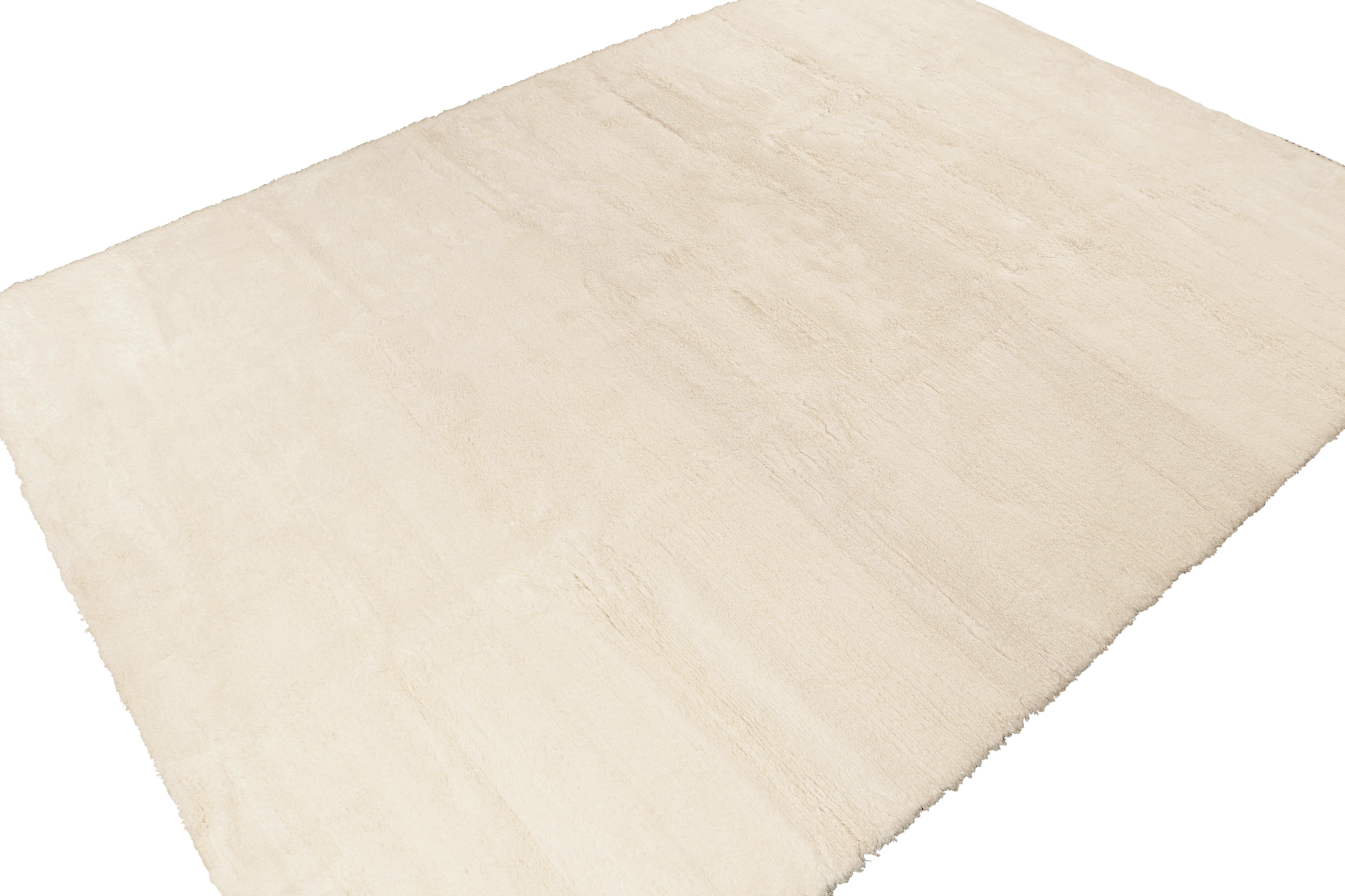 Indian Rug & Kilim’s Contemporary Solid Rug in Tone-on-Tone Off-White and Ivory For Sale
