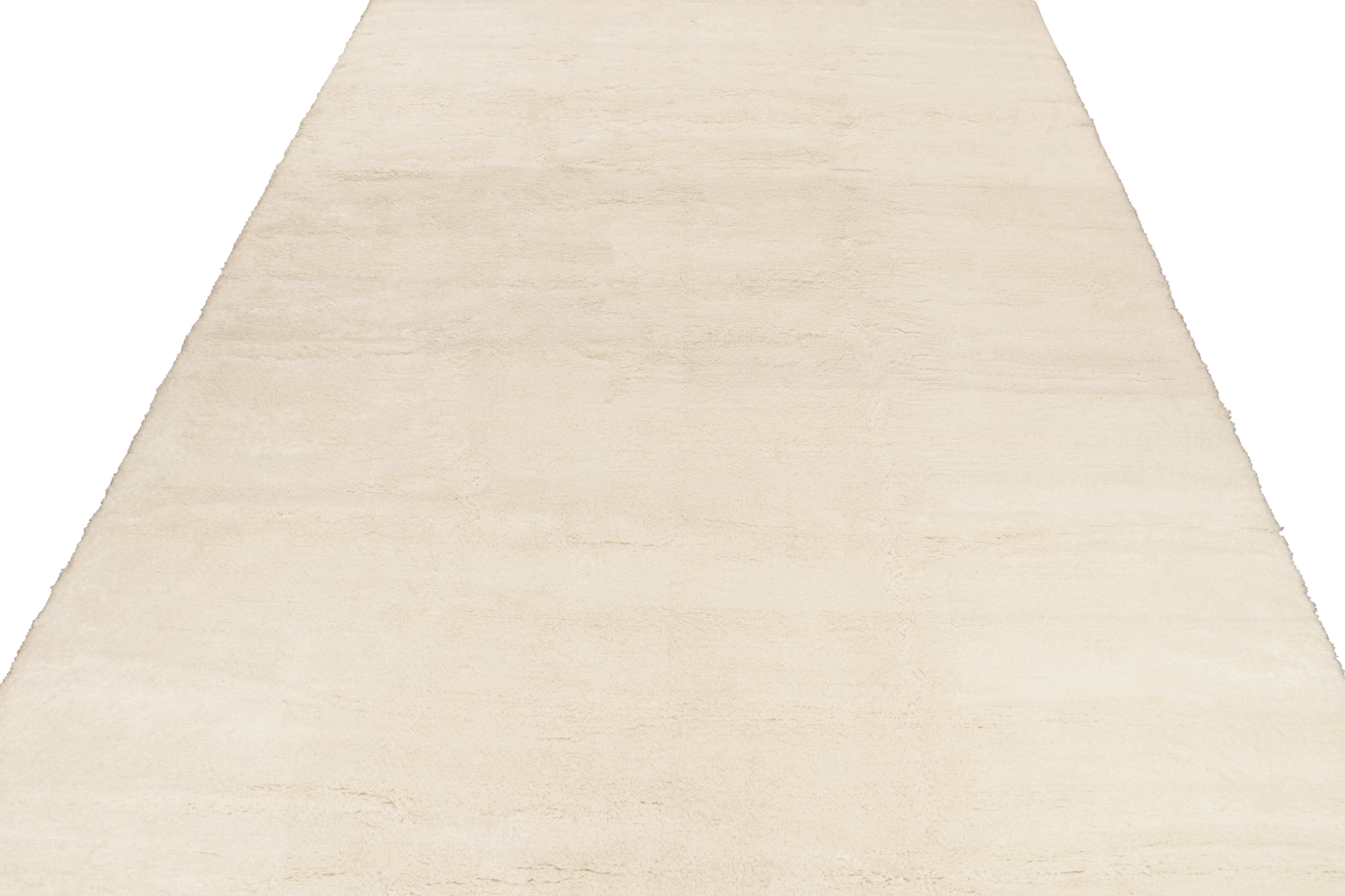 Hand-Knotted Rug & Kilim’s Contemporary Solid Rug in Tone-on-Tone Off-White and Ivory For Sale