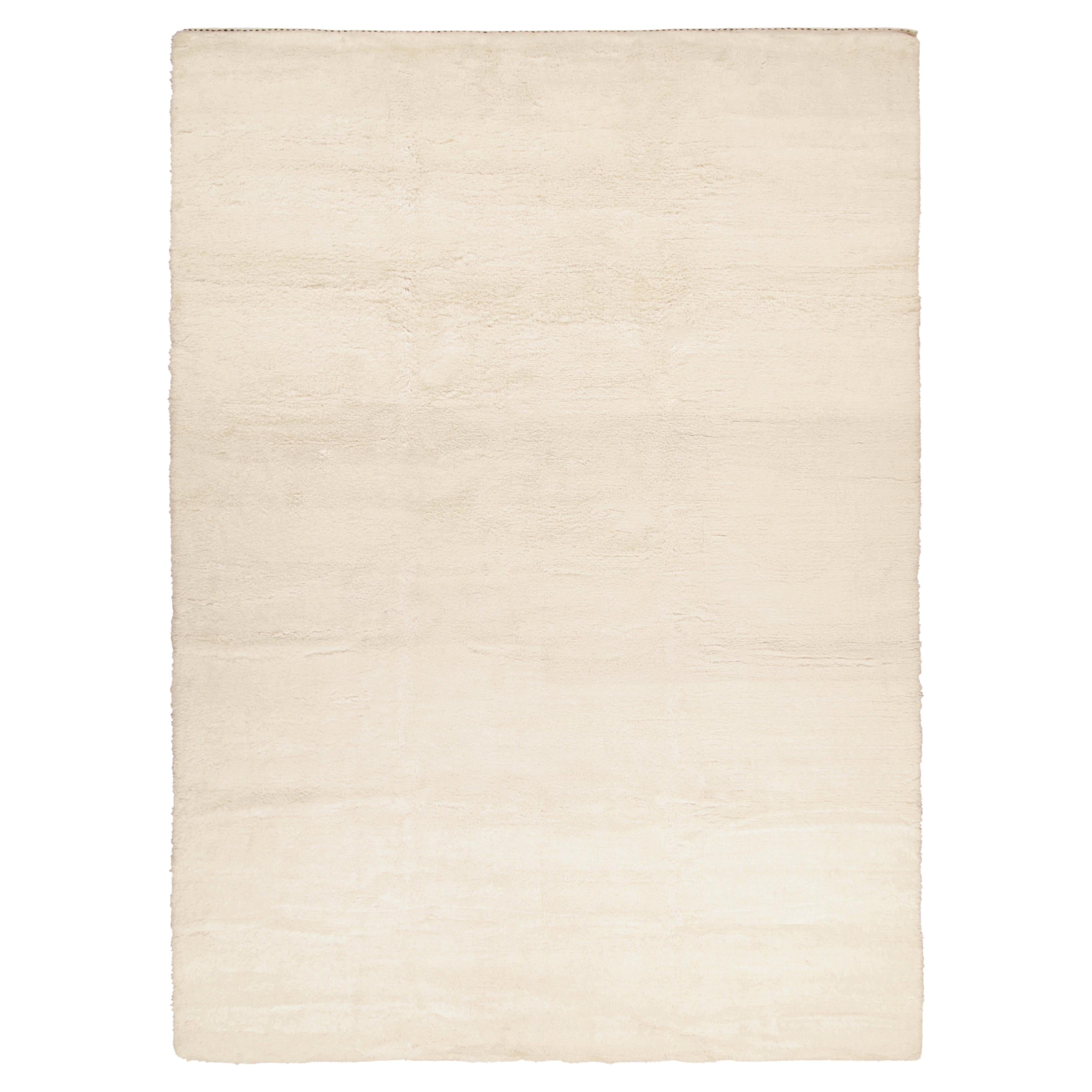 Modern Rug & Kilim’s Contemporary Solid Rug in Tone-on-Tone Off-White and Ivory For Sale