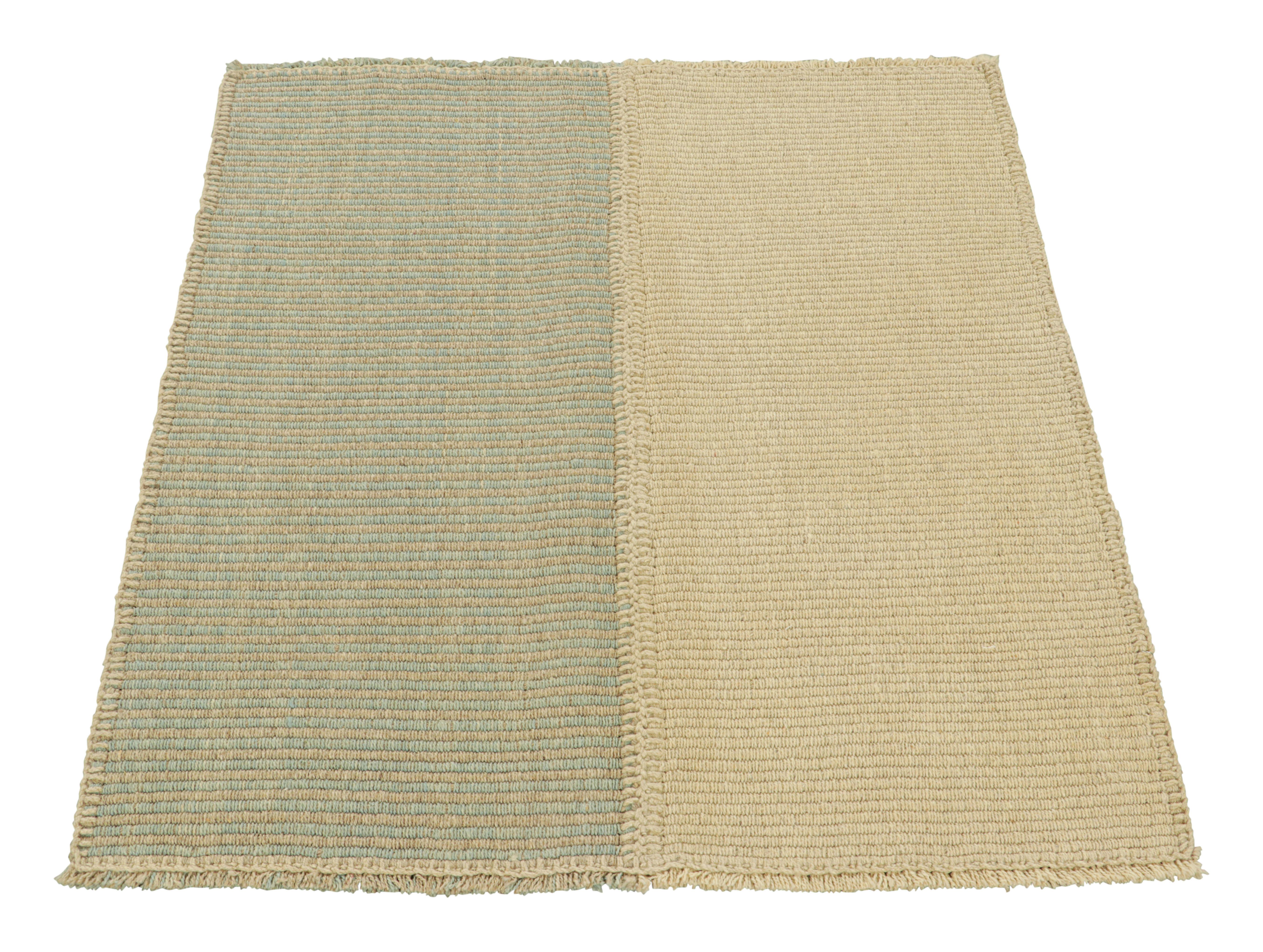 Rug & Kilim's Contemporary Square Kilim in Beige und Blau Texturstreifen (Handgewebt) im Angebot