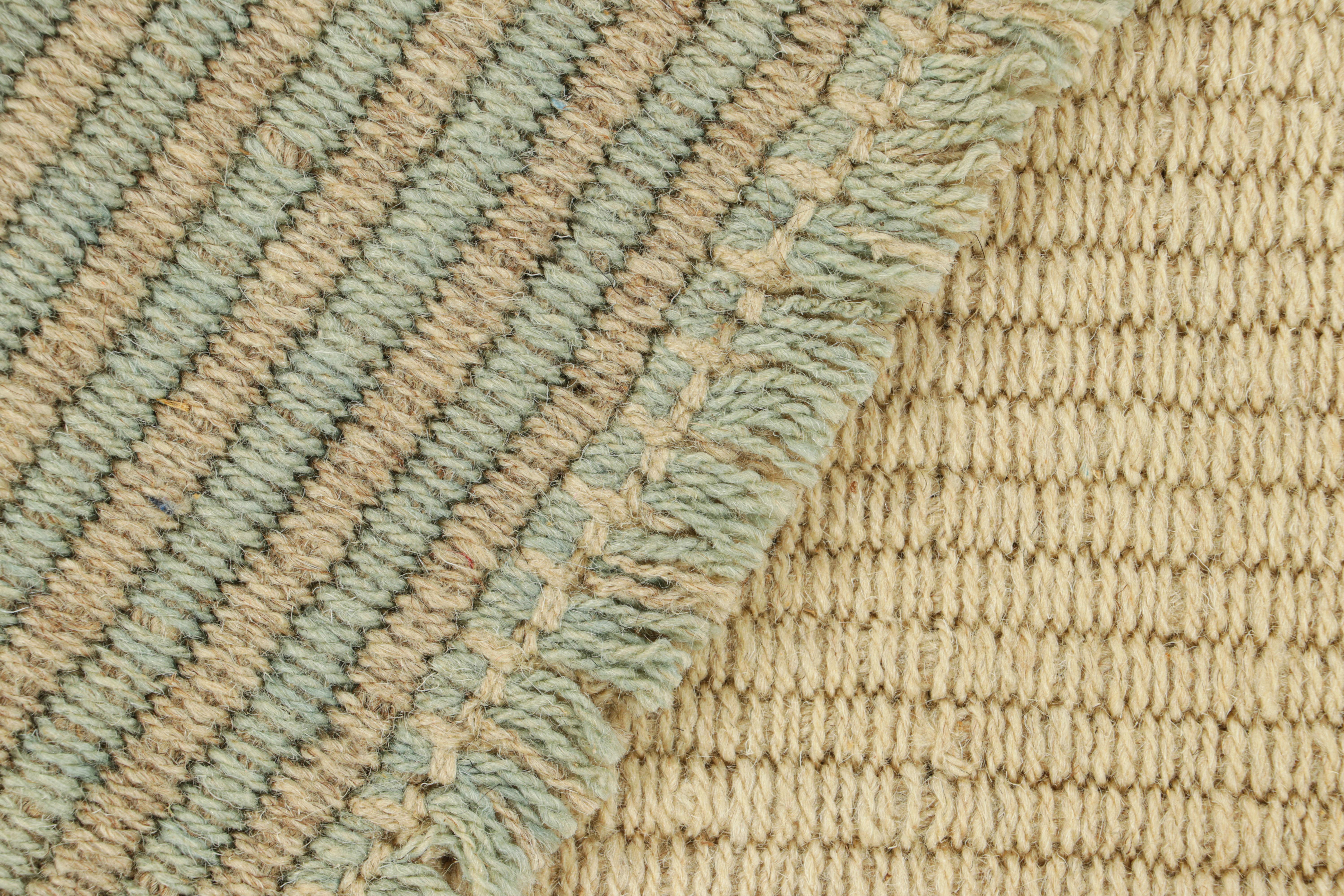 XXIe siècle et contemporain Rug & Kilim's Contemporary Square Kilim in Beige and Blue Textural Stripes (Kilim carré contemporain à rayures texturées beiges et bleues) en vente