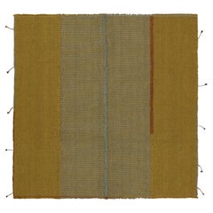 Tapis et Kilims Kilim carré contemporain en ocre, rayures bleues et accents bruns