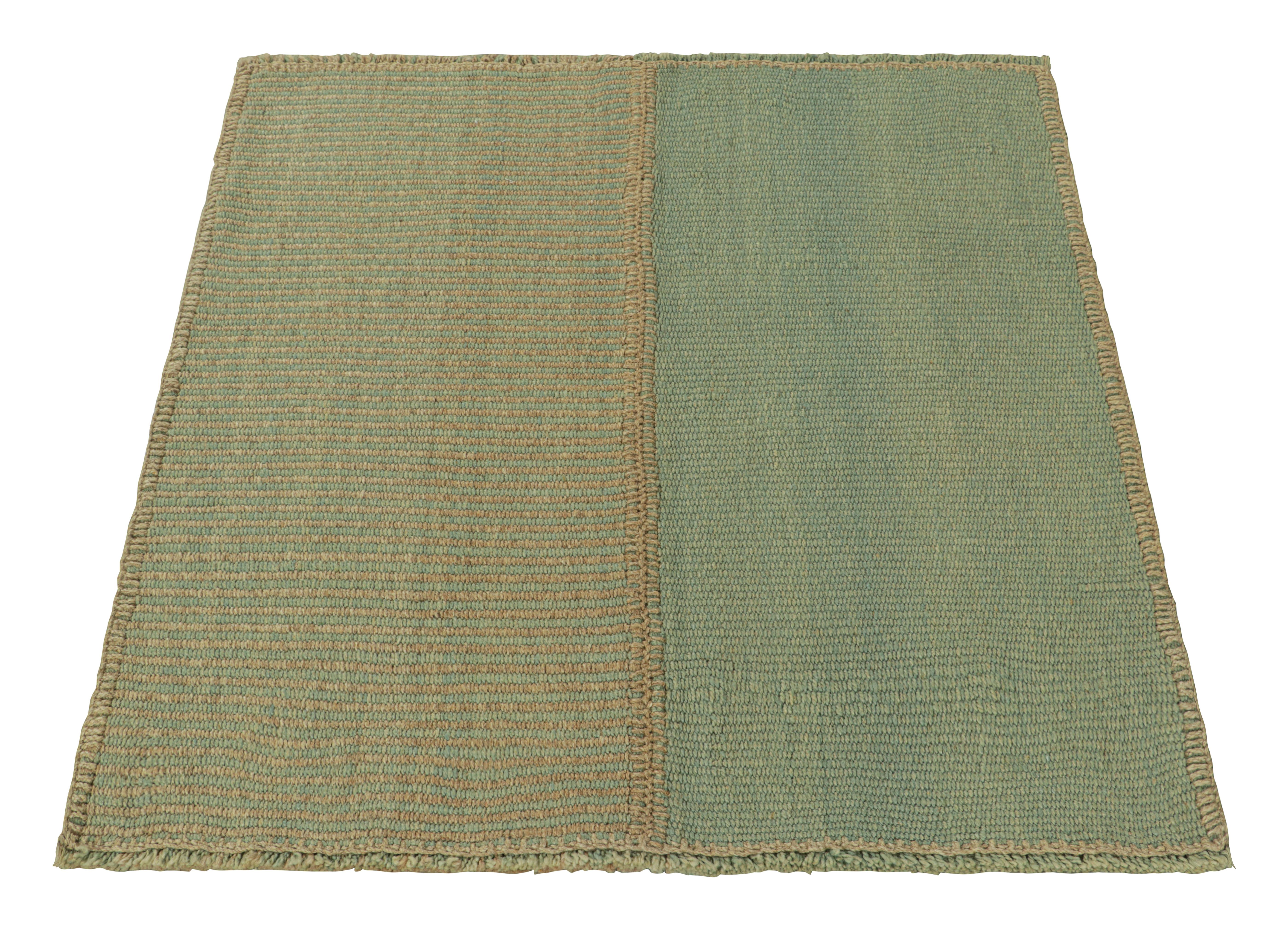 Tissé à la main Rug & Kilim's Contemporary Square Kilim with Textural Beige and Blue Stripes (Kilim carré contemporain avec des rayures texturées beiges et bleues) en vente