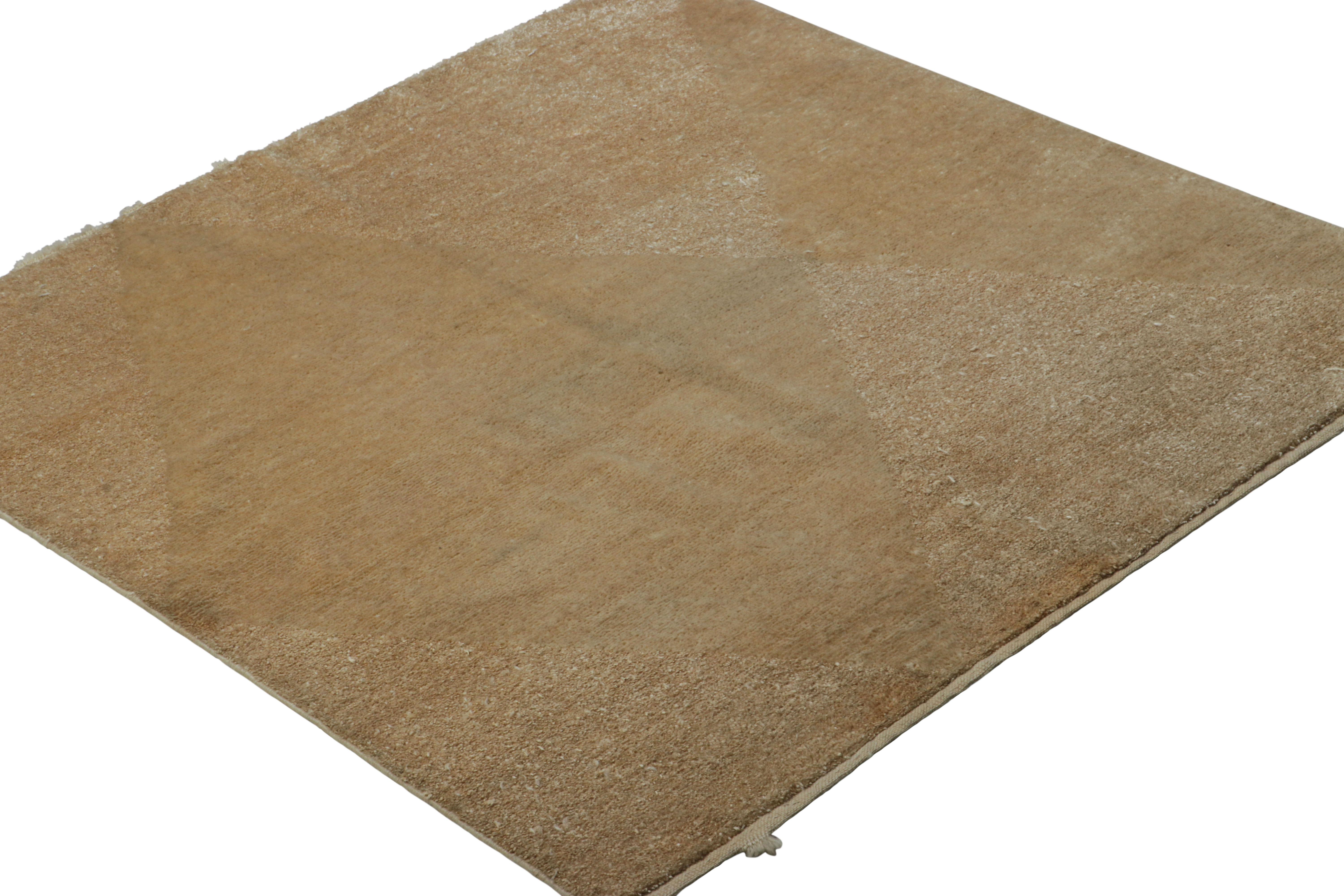 Alfombra cuadrada contemporánea Rug & Kilim en beige-marrón con motivos de rombos apagados Indio en venta