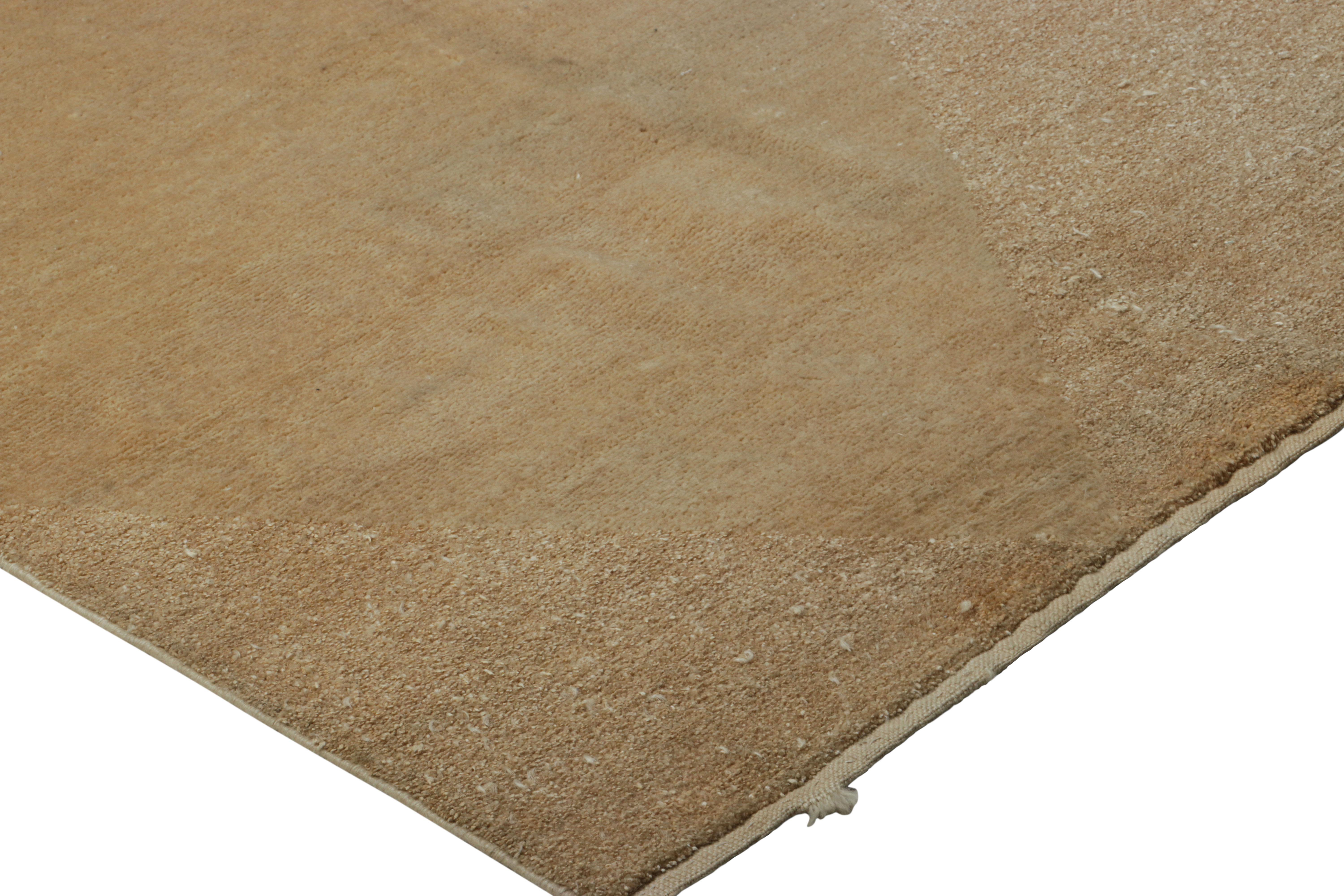 Alfombra cuadrada contemporánea Rug & Kilim en beige-marrón con motivos de rombos apagados en Nuevo estado para la venta en Long Island City, NY