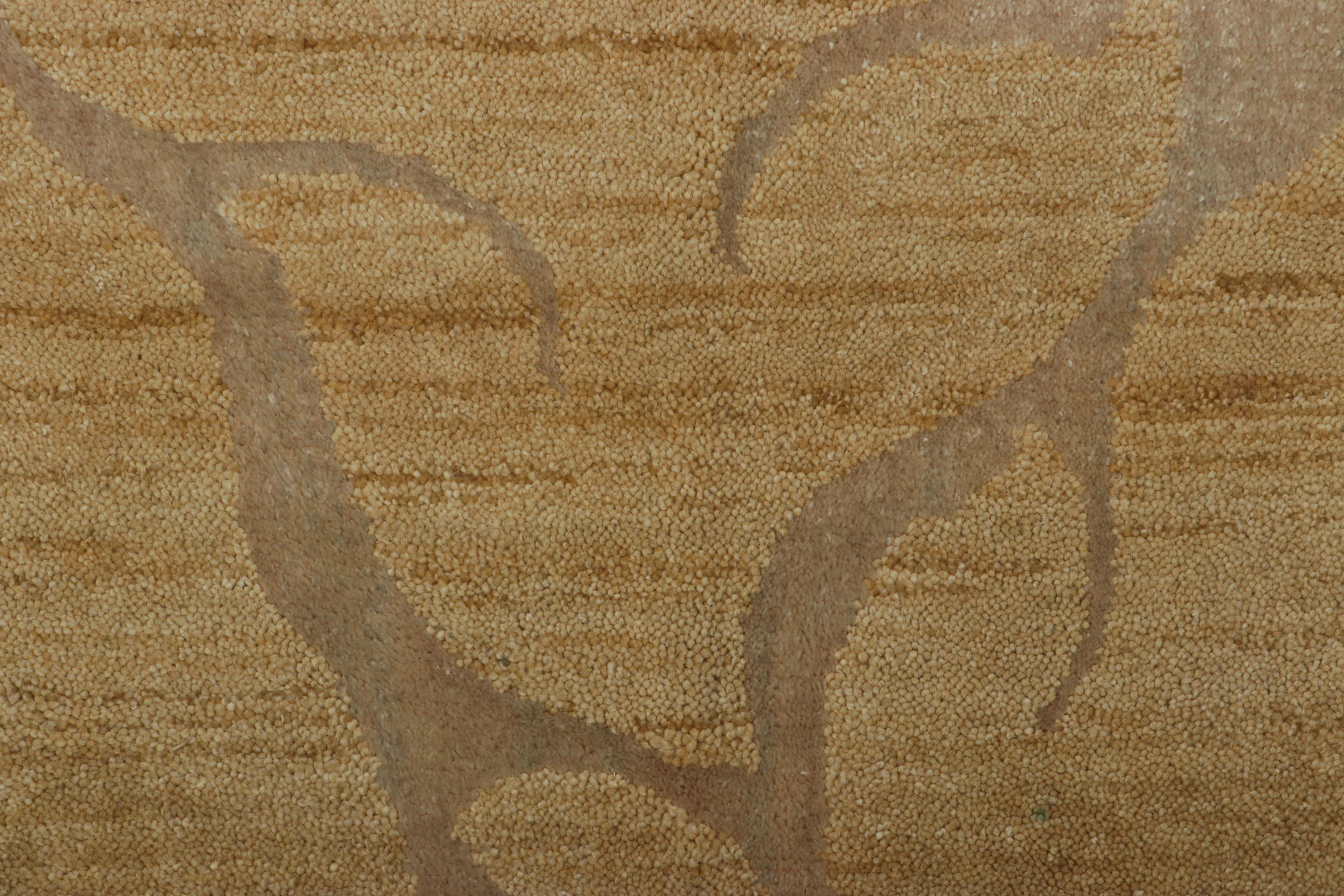 Oushak Rug & Kilim's Contemporary Square Rug in Beige-Brown with Muted Gold Patterns (Tapis carré contemporain en beige et brun avec des motifs dorés en sourdine) en vente