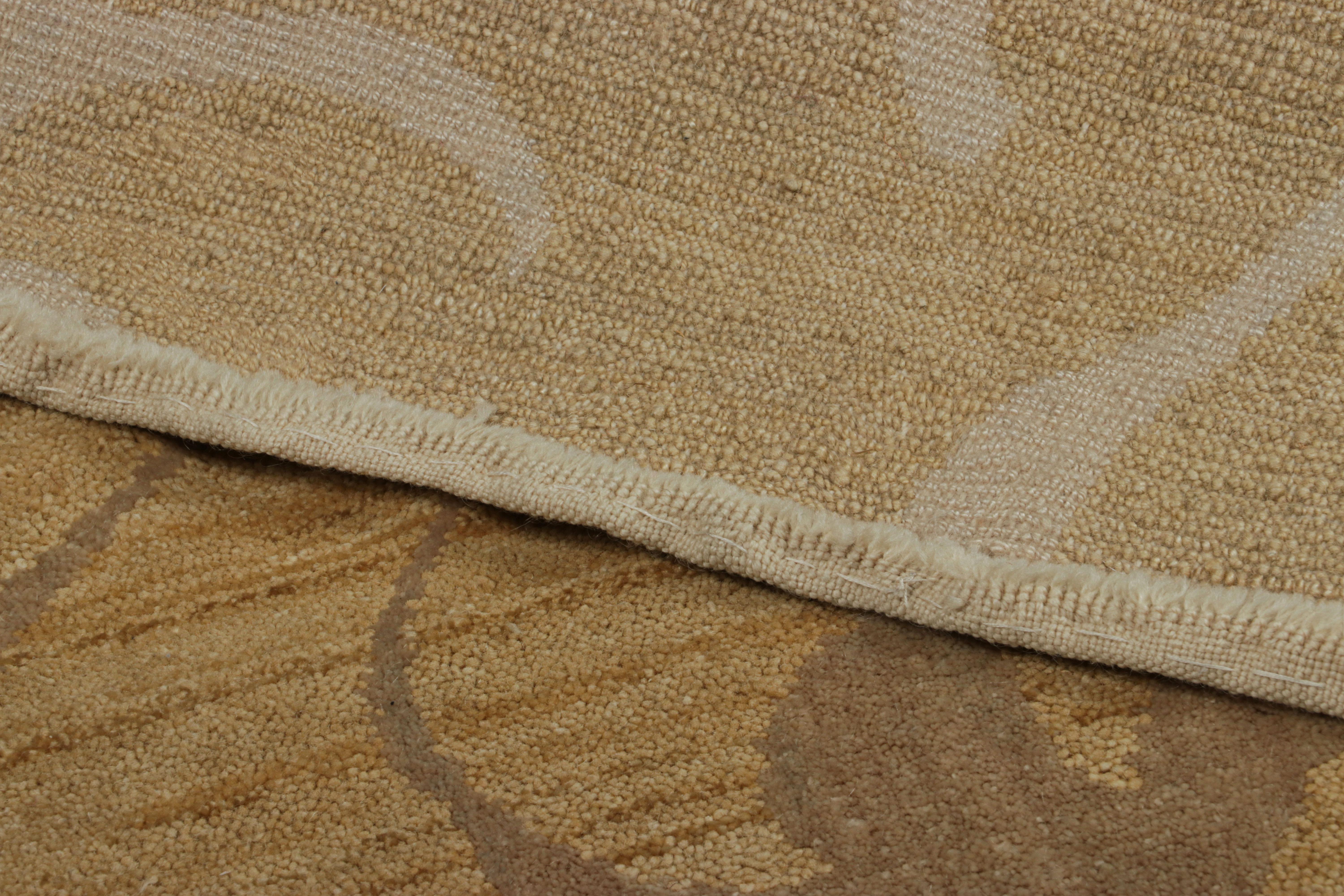 XXIe siècle et contemporain Rug & Kilim's Contemporary Square Rug in Beige-Brown with Muted Gold Patterns (Tapis carré contemporain en beige et brun avec des motifs dorés en sourdine) en vente