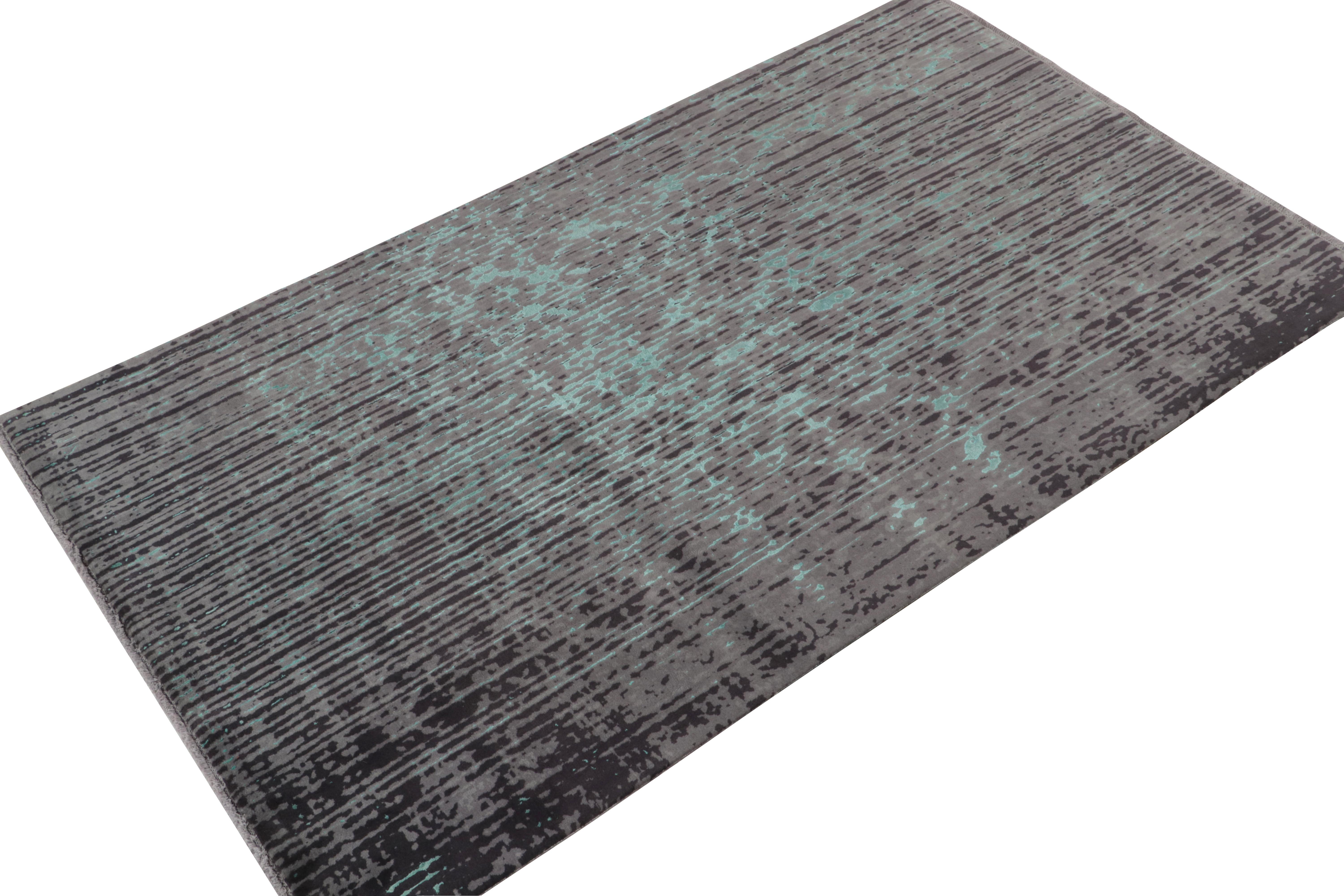 Modern Rug & Kilim’s Contemporary Style Rug in Blue and Gray Abstract Pattern For Sale
