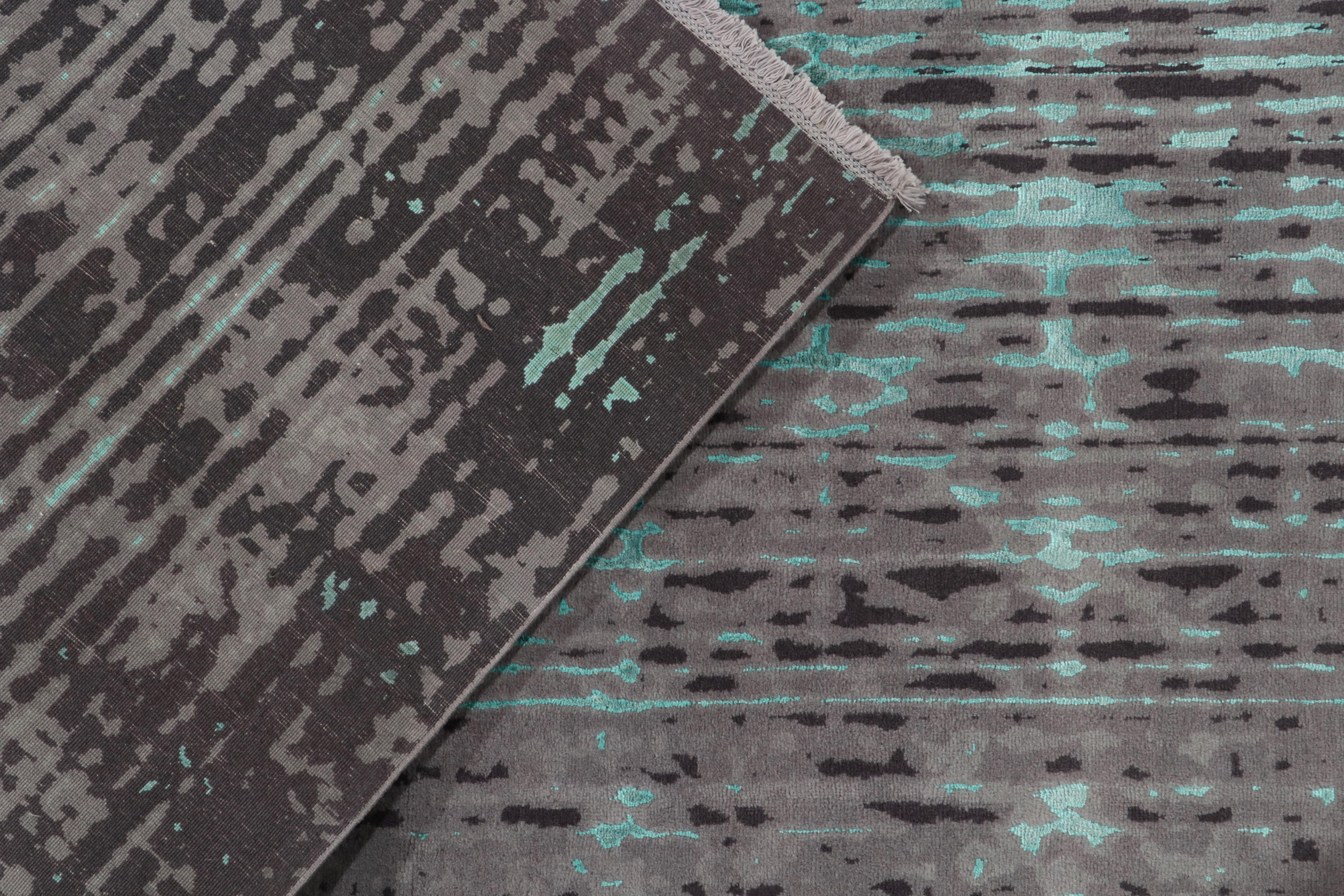 Rug & Kilim’s Contemporary Style Rug in Blue and Gray Abstract Pattern In New Condition For Sale In Long Island City, NY