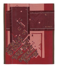 L'arazzo contemporaneo di Rug & Kilim con geometria strutturata in rosso e rosa.